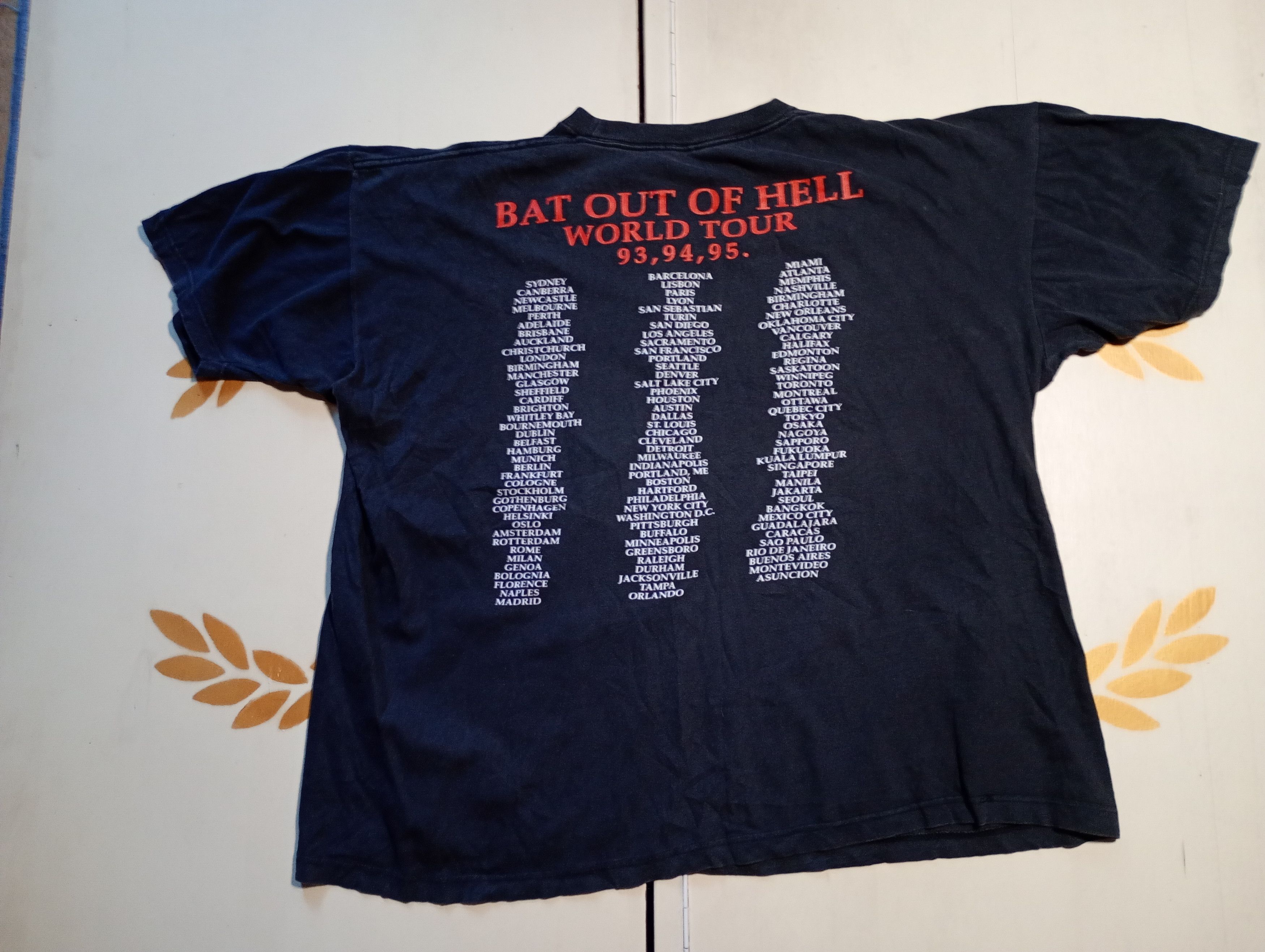 Band Tees Meat Loaf Bat Our Of Hell World Tour 93,94,95. T-Shirt Size US XXL / EU 58 / 5 - 9 Thumbnail