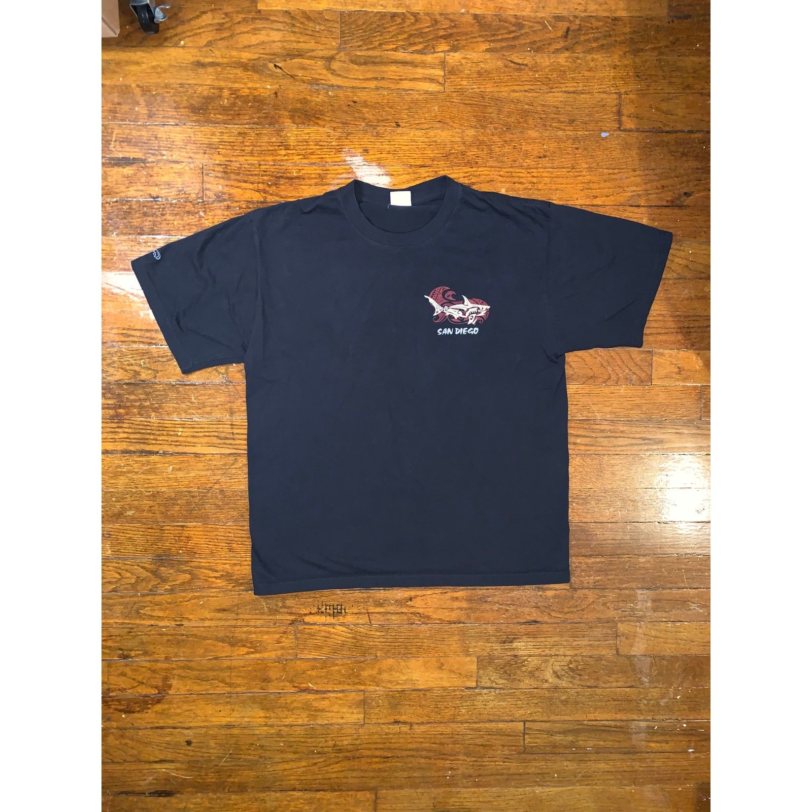 Other × Vintage Vintage Tribal Shark San Diego T Shirt Black Surf Y2K Medium Size US M / EU 48-50 / 2 - 3 Thumbnail