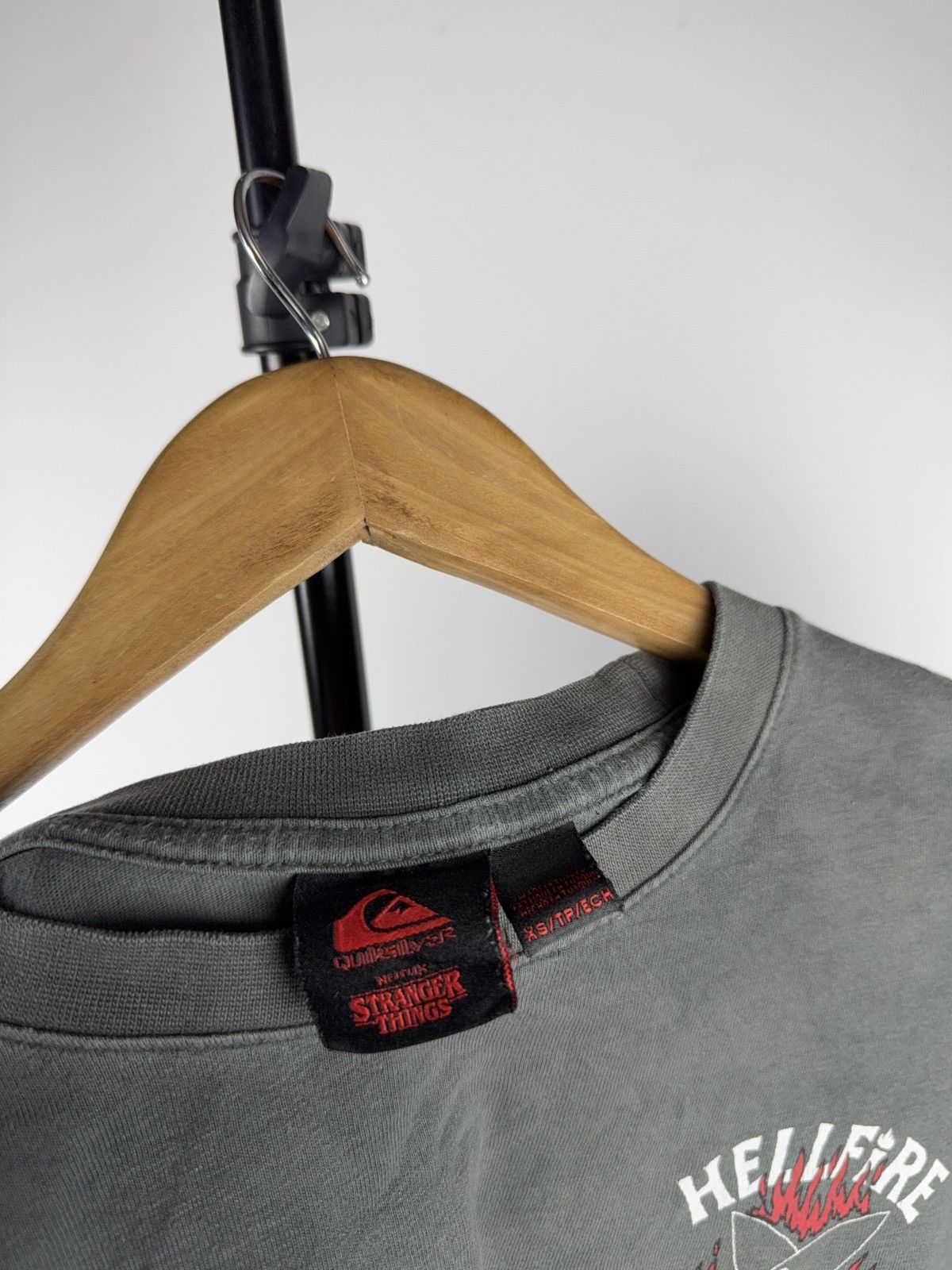 Quiksilver Quiksilver x Stranger Things Hellfire Surf Club Cropped long Size XS / US 0-2 / IT 36-38 - 6 Thumbnail