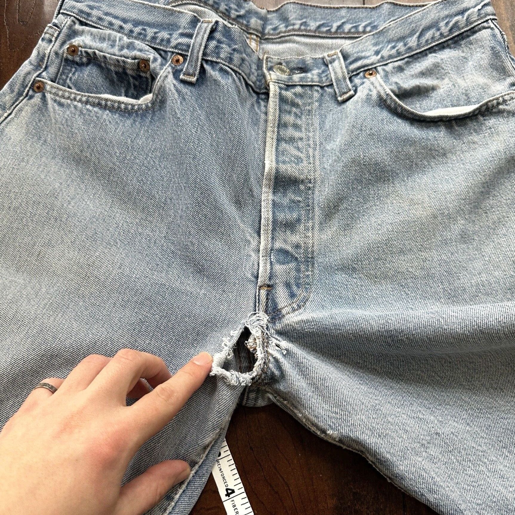Levi's VINTAGE Levi's 501 XX Jeans 80s 36x32 Light Wash Blue Distressed USA Mens Size US 36 / EU 52 - 5 Thumbnail
