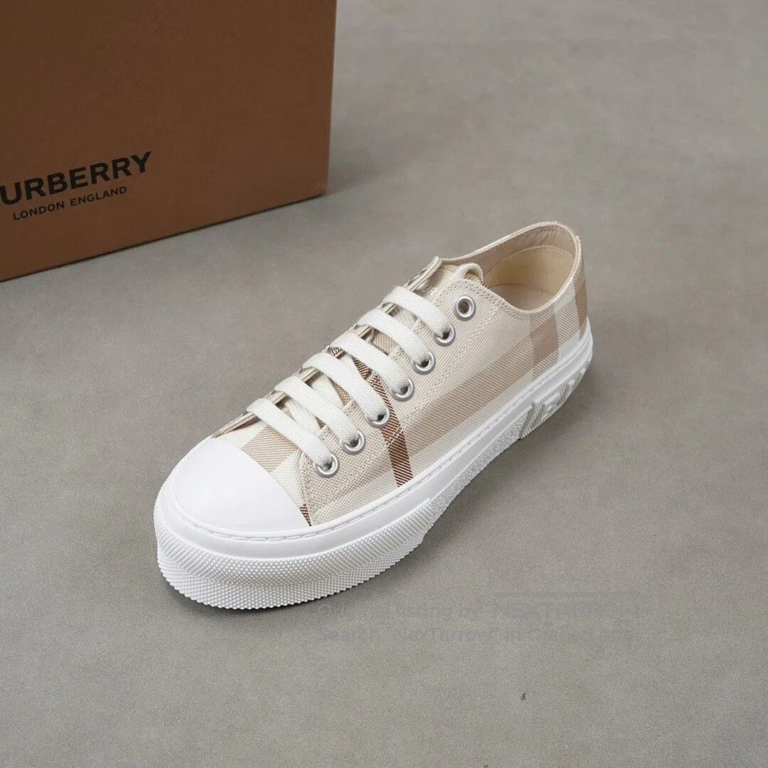 Burberry Burberry Canvas Fashion Sneakers for Women. Size US 4 / IT 34 - 6 Thumbnail
