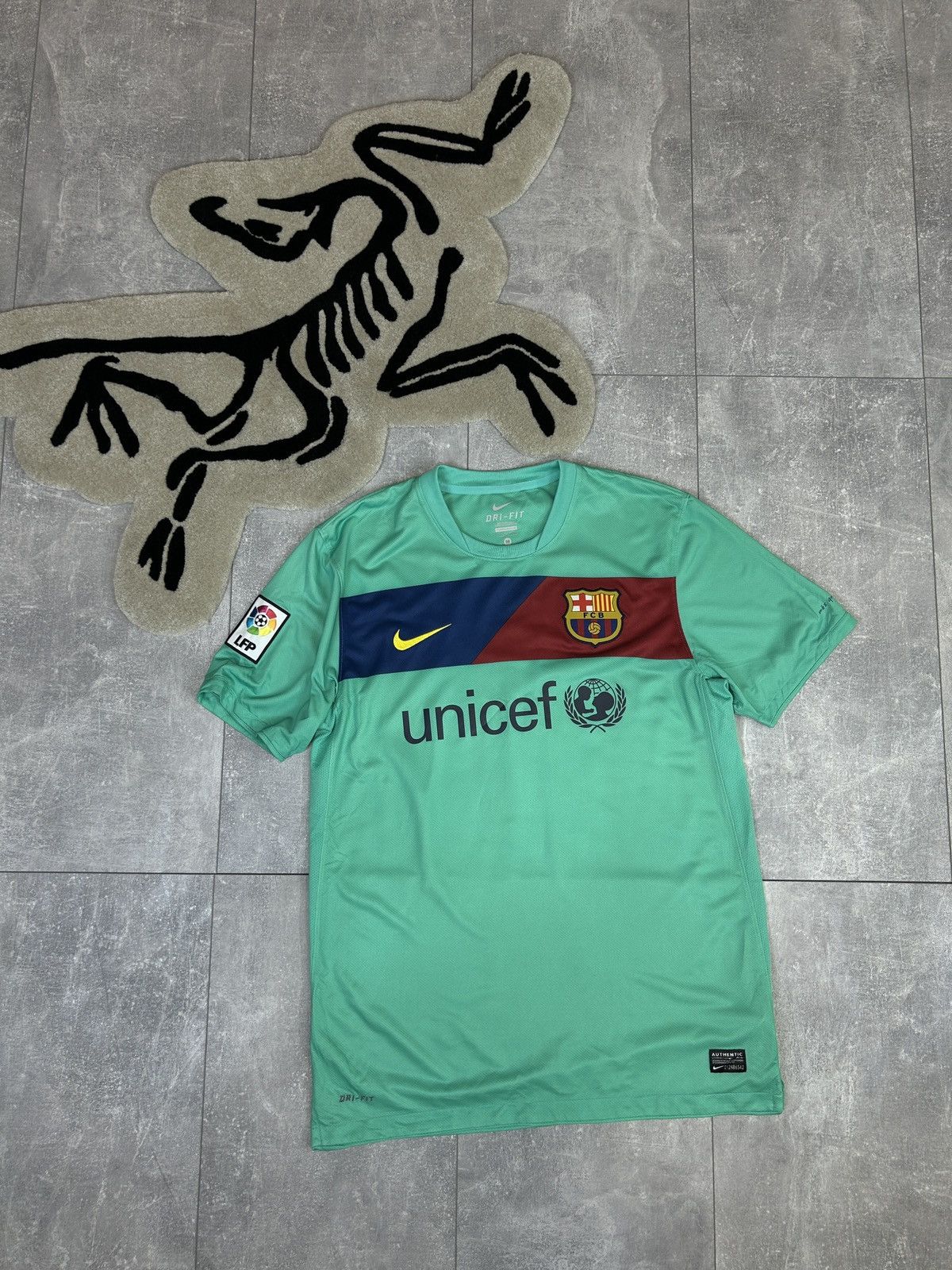 Vintage Mens Vintage Nike FC Barcelona Messi 10 Jersey T-shirt tee Size US M / EU 48-50 / 2 - 16 Thumbnail