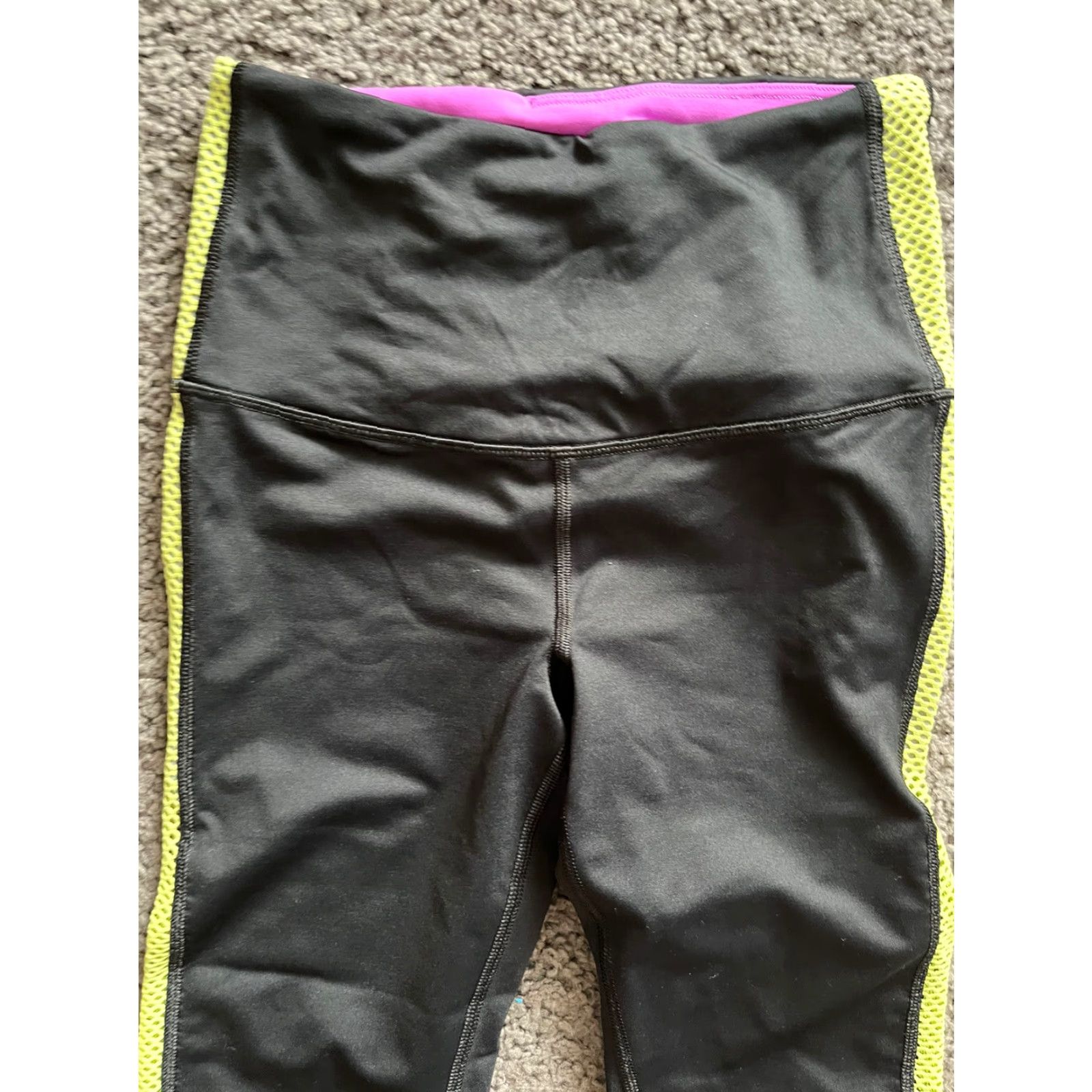 Victoria's Secret Victoria's Secret Victoria Sport Capri Leggings Women XS Black 22 Inseam Yoga Activewear Size 26" / US 2 / IT 38 - 2 Thumbnail