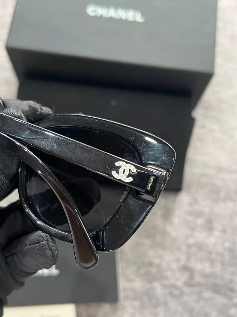 Chanel Chanel Black and white side rhinestone slogan sunglasses Size ONE SIZE - 6 Thumbnail