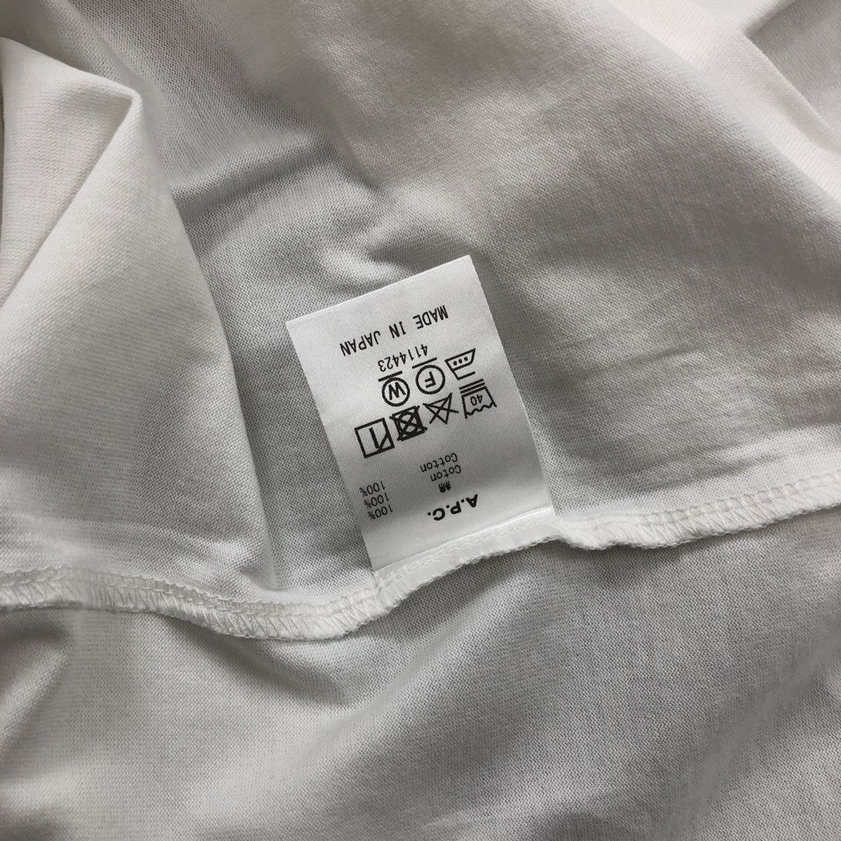 A.P.C. A.P.C Paris Spell Out Small Logo Embroidered Longsleeve Tee Size US S / EU 44-46 / 1 - 7 Thumbnail