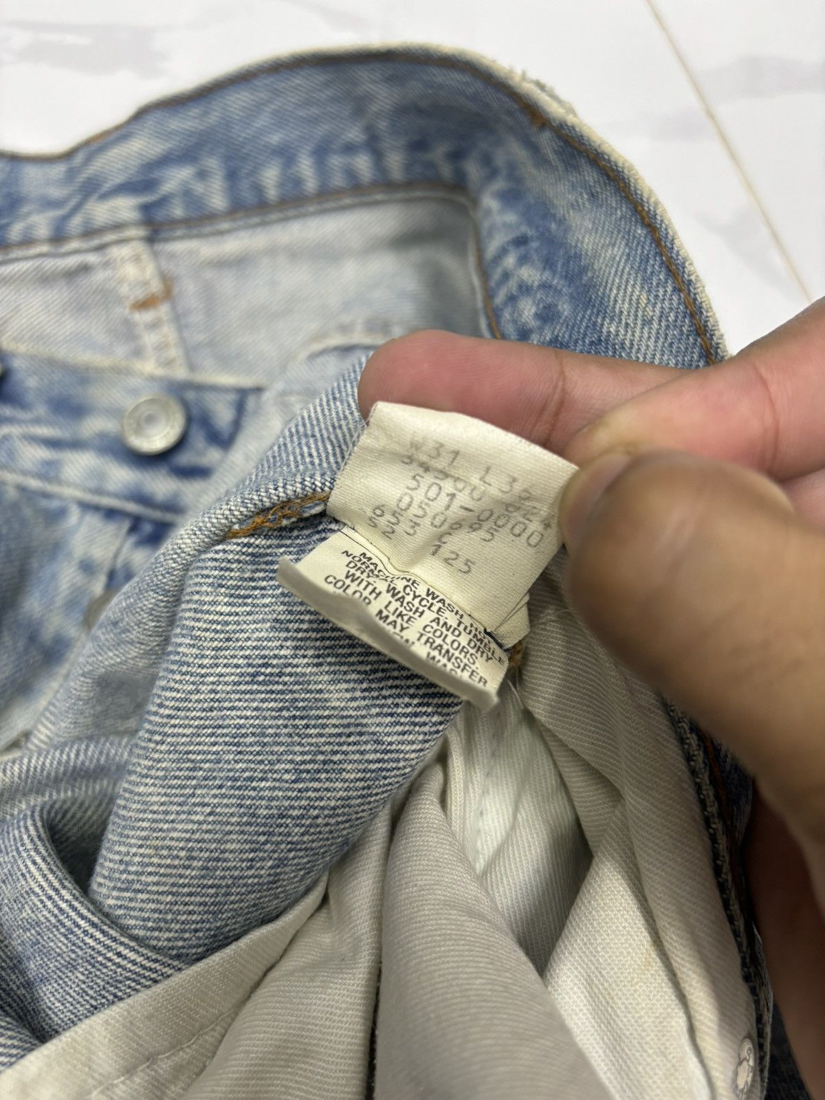 Levi's Vintage Clothing VINTAGE LEVIS 501 NICE FADED DISTRESSED DENIM JEANS Size US 29 - 11 Thumbnail