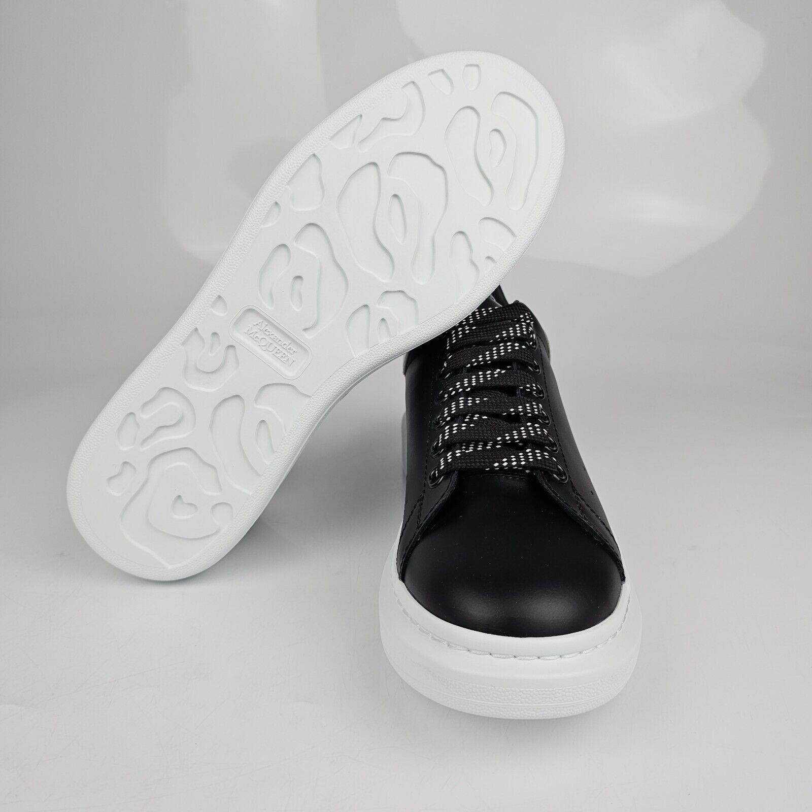 Alexander McQueen ALEXANDER MCQUEEN Oversized Men's B&W Sneakers Size US 9.5 / EU 42-43 - 7 Thumbnail