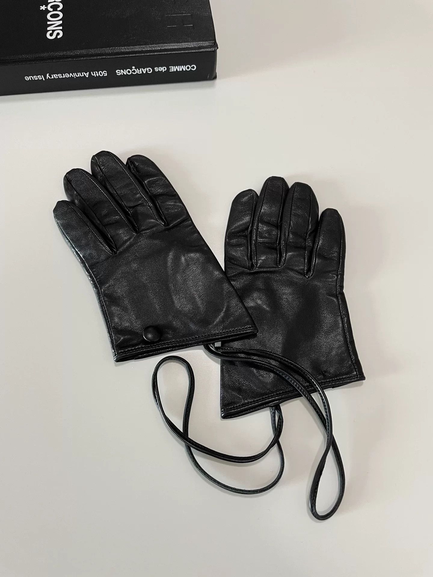 Yohji Yamamoto Yohji Yamamoto Black Leather Gloves Size ONE SIZE - 1 Thumbnail
