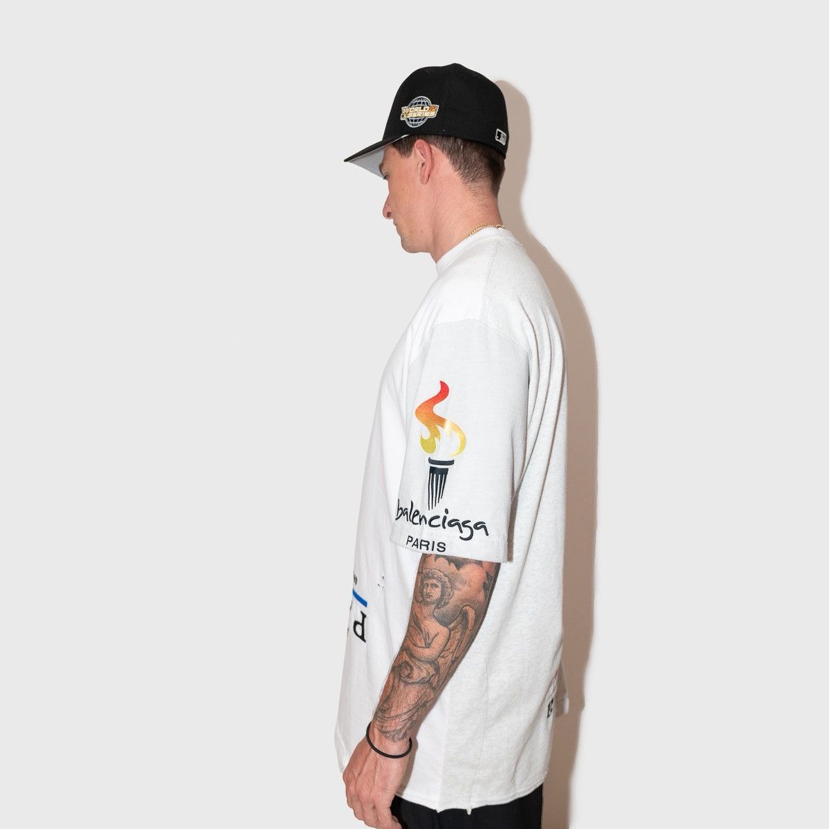 Balenciaga Balenciaga upside down T-Shirt Size US XL / EU 56 / 4 - 4 Thumbnail