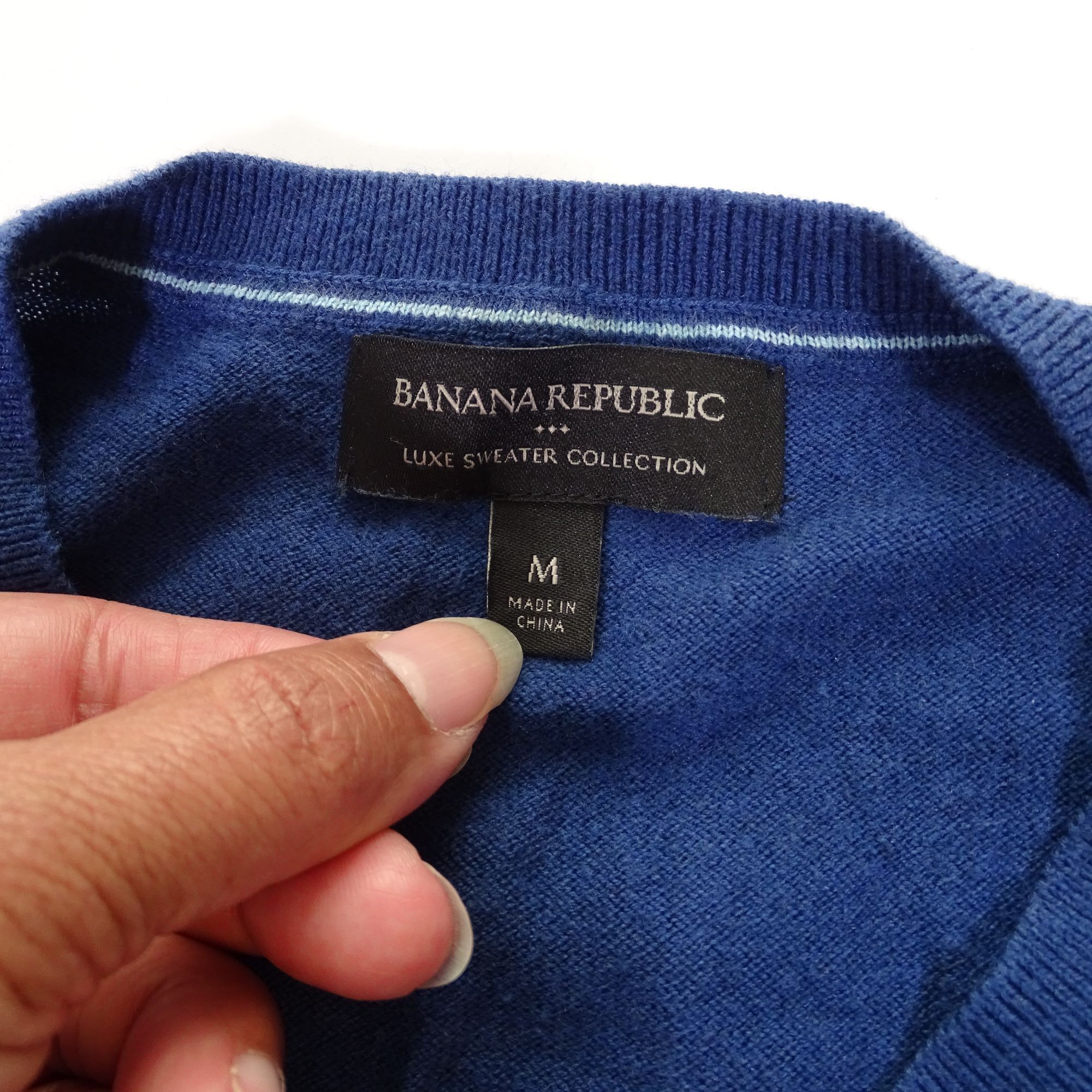 Banana Republic Banana Republic Luxe Sweater Men Blue V-Neck Pullover Size M Size US M / EU 48-50 / 2 - 4 Thumbnail