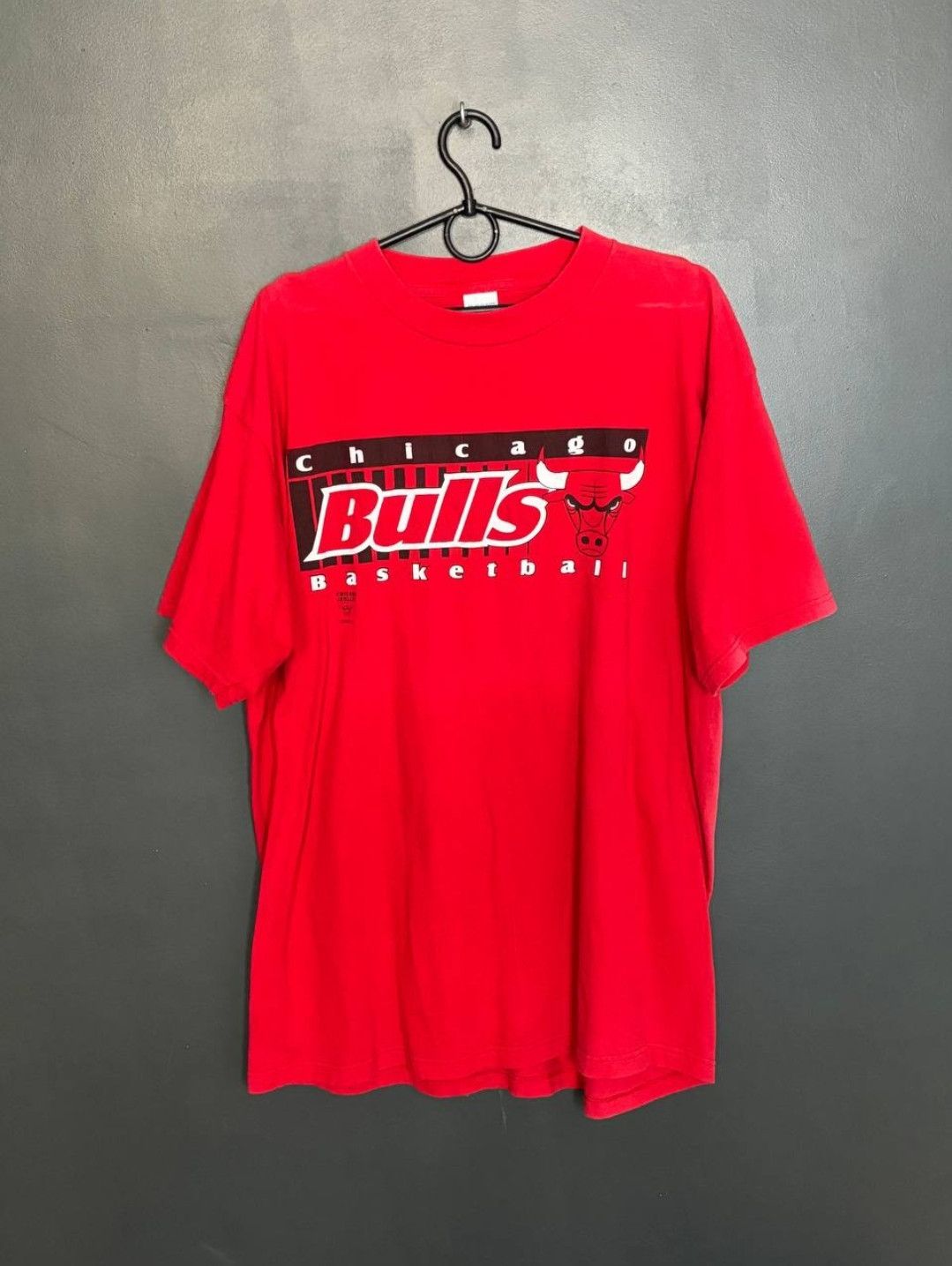 NBA × Vintage Vintage NBA Chicago Bulls Basketball T-Shirt Size US XL / EU 56 / 4 - 1 Thumbnail