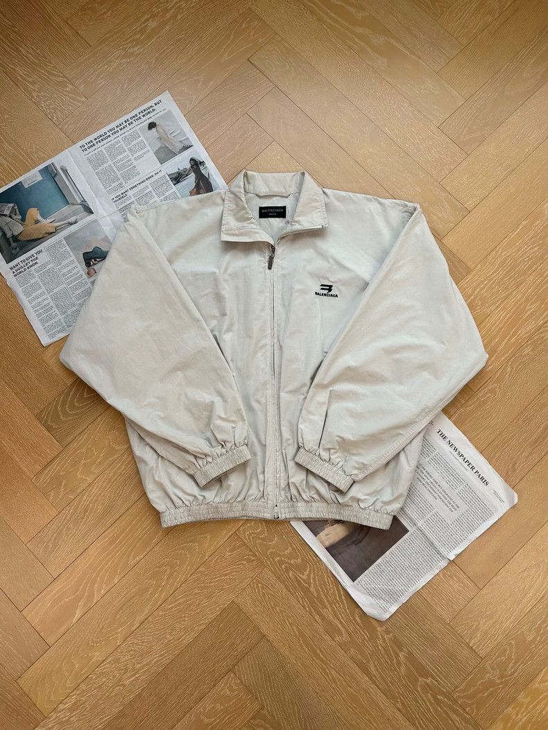 Balenciaga Balenciaga Solid Color Collar Zipper Jacket Beige Size US S / EU 44-46 / 1 - 1 Thumbnail