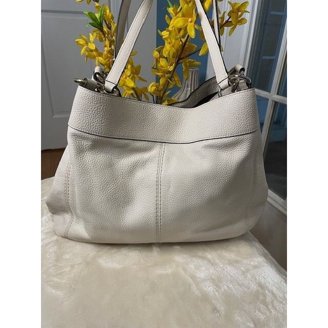 Vintage COACH Lexi Pebble Leather Shoulder Bag in White w/ A