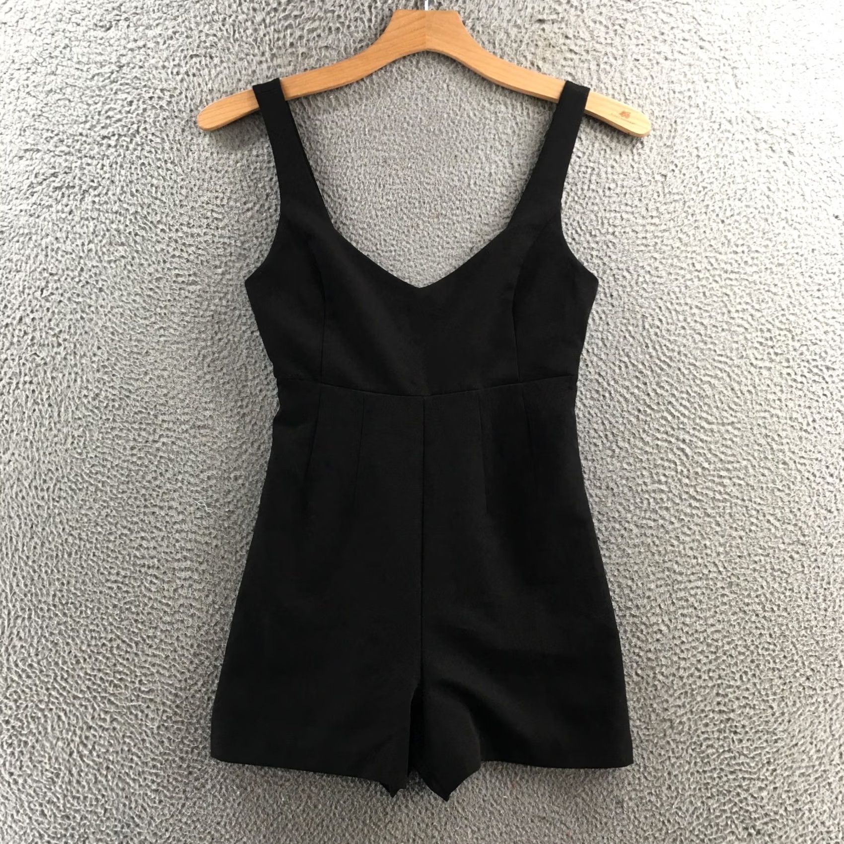 BCBGeneration BCBGeneration Romper Womens XS Black Sleeveless V-Neck Back Zip Short Casual Size 26" / US 2 / IT 38 - 2 Thumbnail