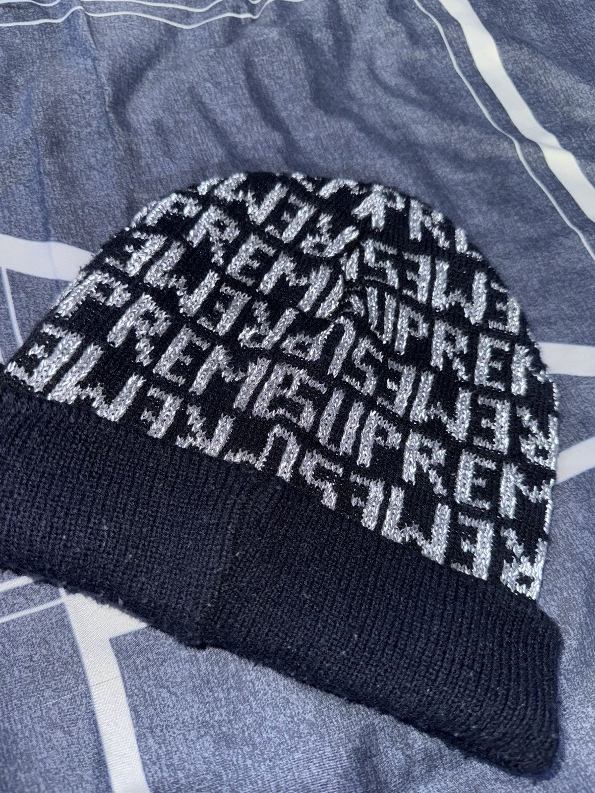 Supreme Supreme 3M Reflective Repeat Beanie Size ONE SIZE - 3 Thumbnail