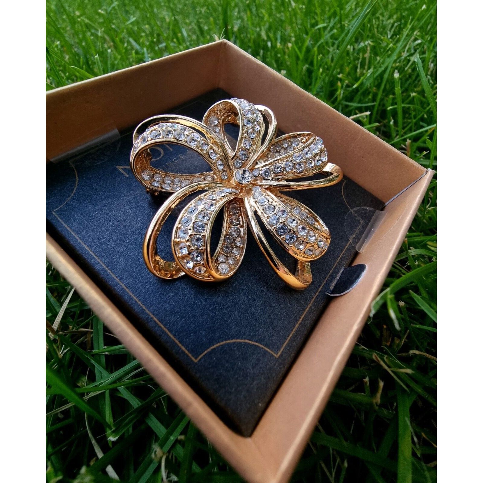 Monet Monet Rhinestone Gold Tone Brooch Bow Flower In New Box Size ONE SIZE - 2 Thumbnail
