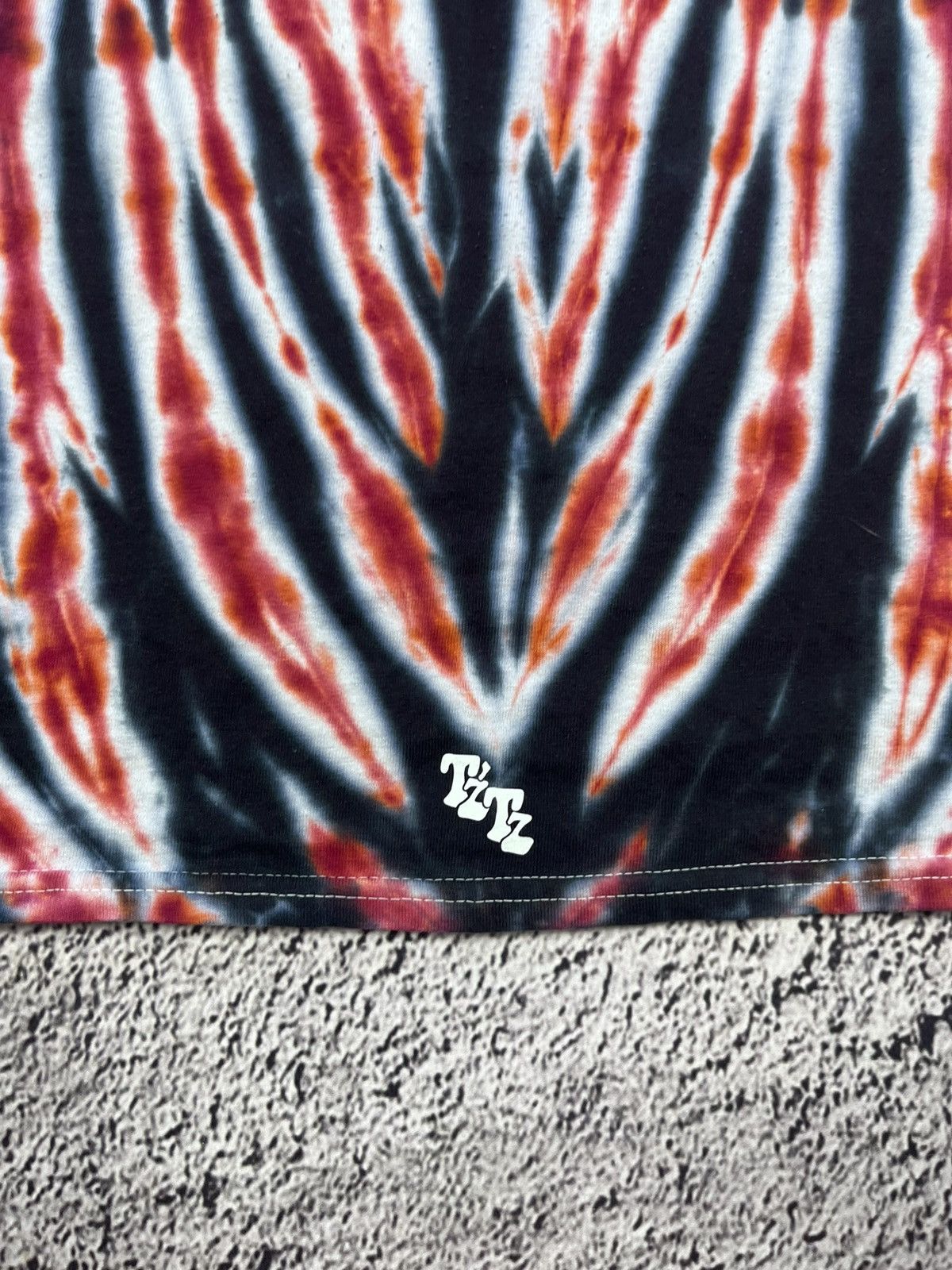 Vintage Vintage Y2K tie dye coloured tee streetwear size XL Size US XL / EU 56 / 4 - 4 Thumbnail