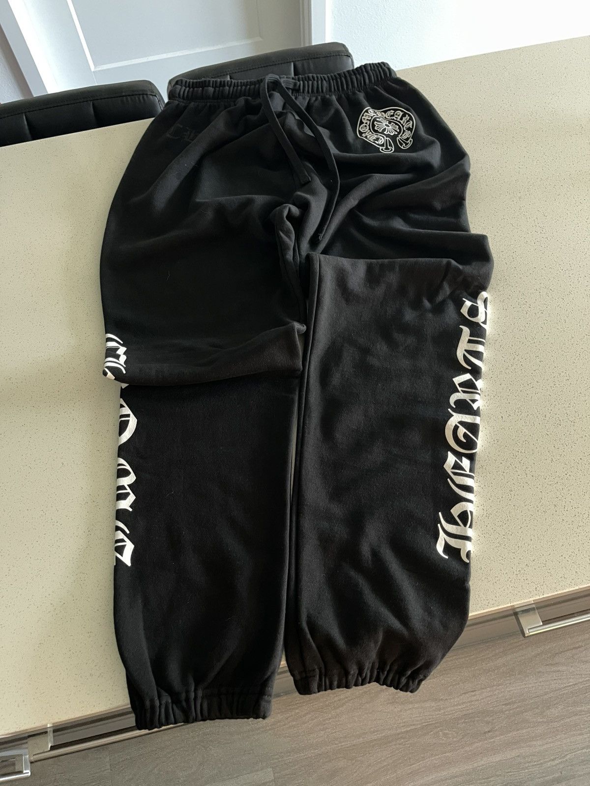 Chrome Hearts Chrome Hearts Horseshoe Logo Sweatpants Size US 36 / EU 52 - 1 Thumbnail