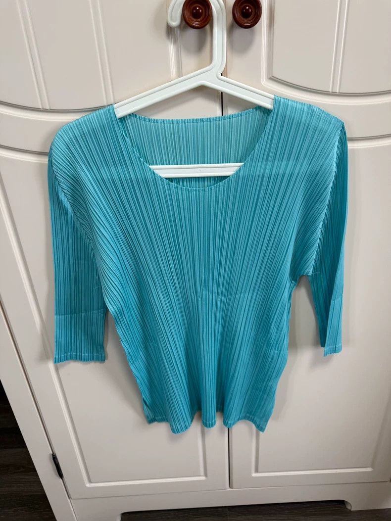 Issey Miyake Issey Miyake size:3 Lake blue pleated short-sleeved shirt Size XS / US 0-2 / IT 36-38 - 1 Thumbnail