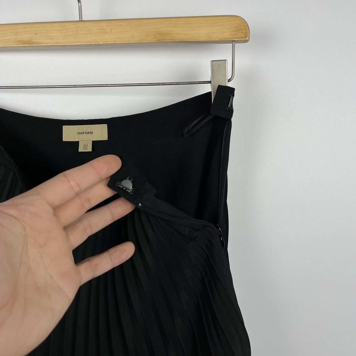 Burberry Ladies Burberry pleated midi skirt Size 28" / US 6 / IT 42 - 10 Thumbnail