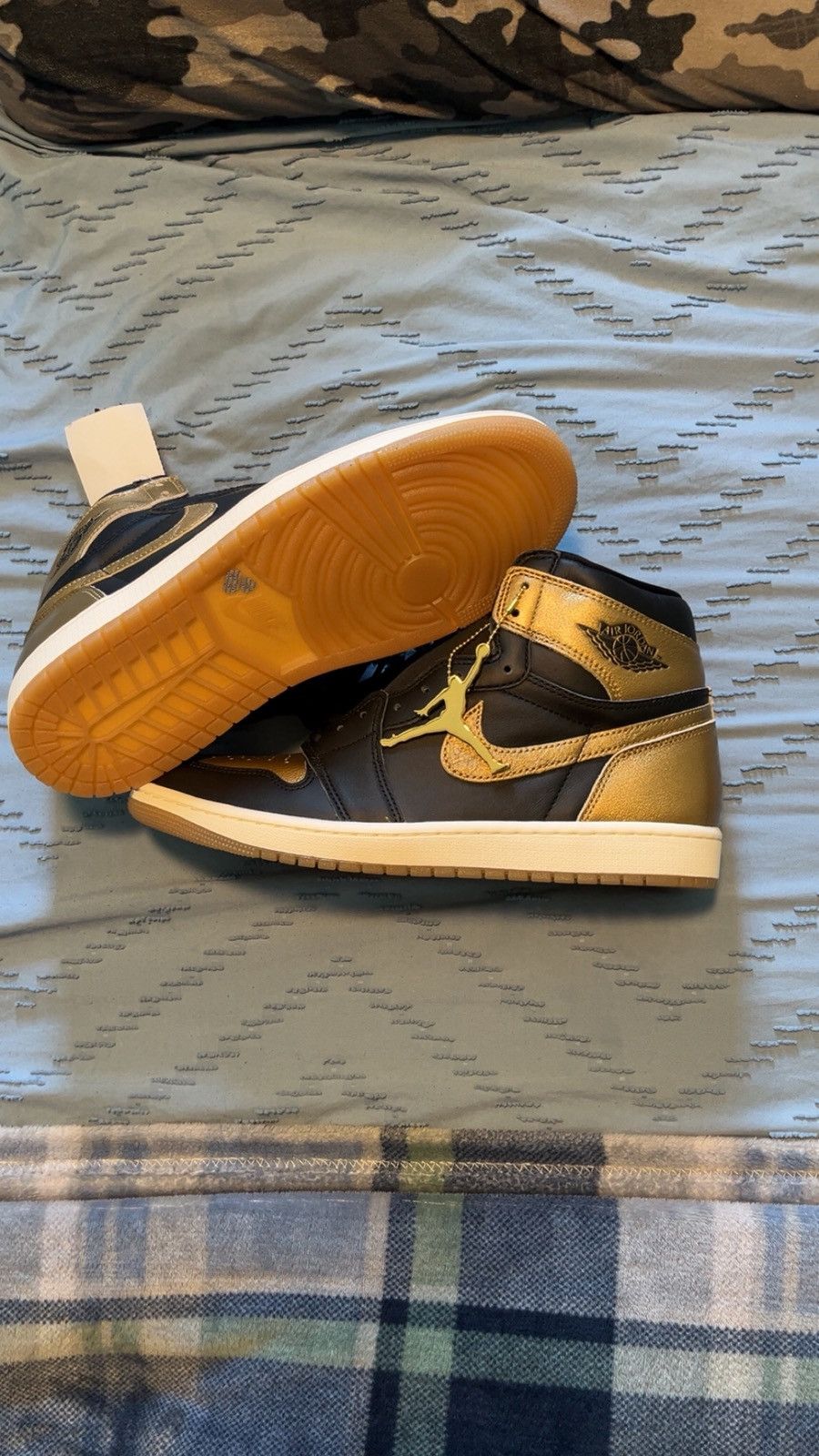 Jordan Brand Air Jordan 1 High sneakers in a black and metallic gold Size US 11.5 / EU 44-45 - 1 Thumbnail