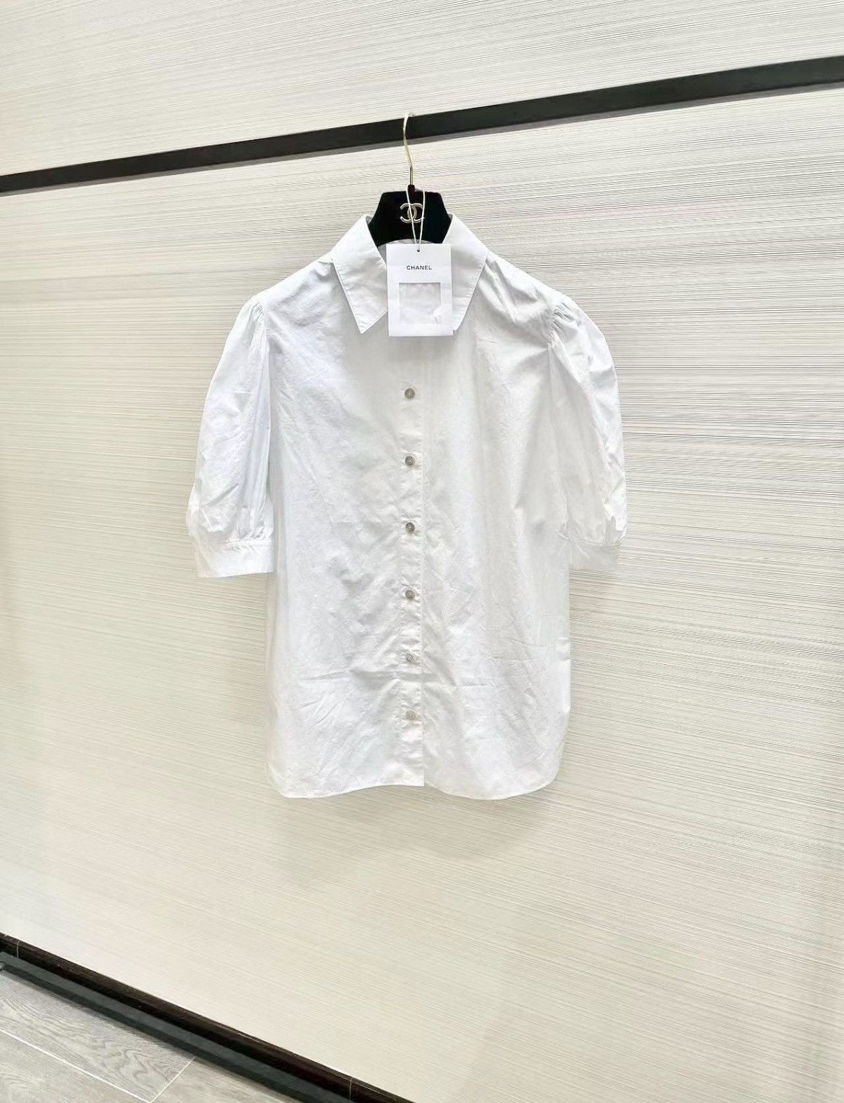 Chanel Chanel 21B Classic White Puff Sleeve Shirt J33 Size XXS / US 00 / IT 34 - 1 Thumbnail