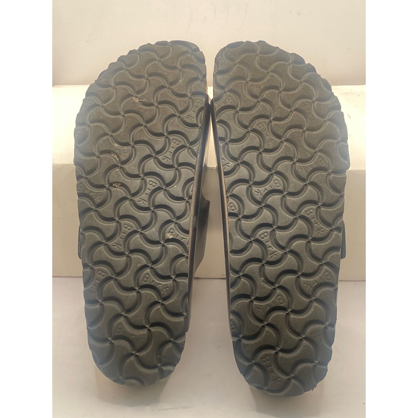 Birkenstock Birkenstock Arizona Sandal -EU 39/ 8.5 Metallic Anthracite Size US 8.5 / IT 38.5 - 7 Thumbnail