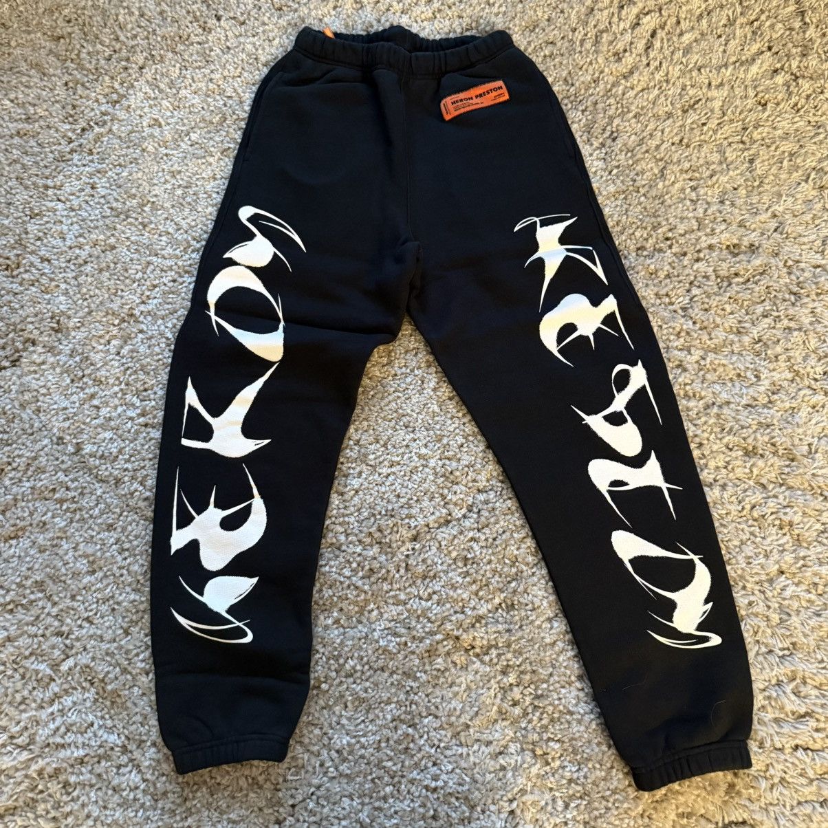 Heron Preston Heron preston script sweatpants joggers logo size Small Size US 30 / EU 46 - 1 Thumbnail