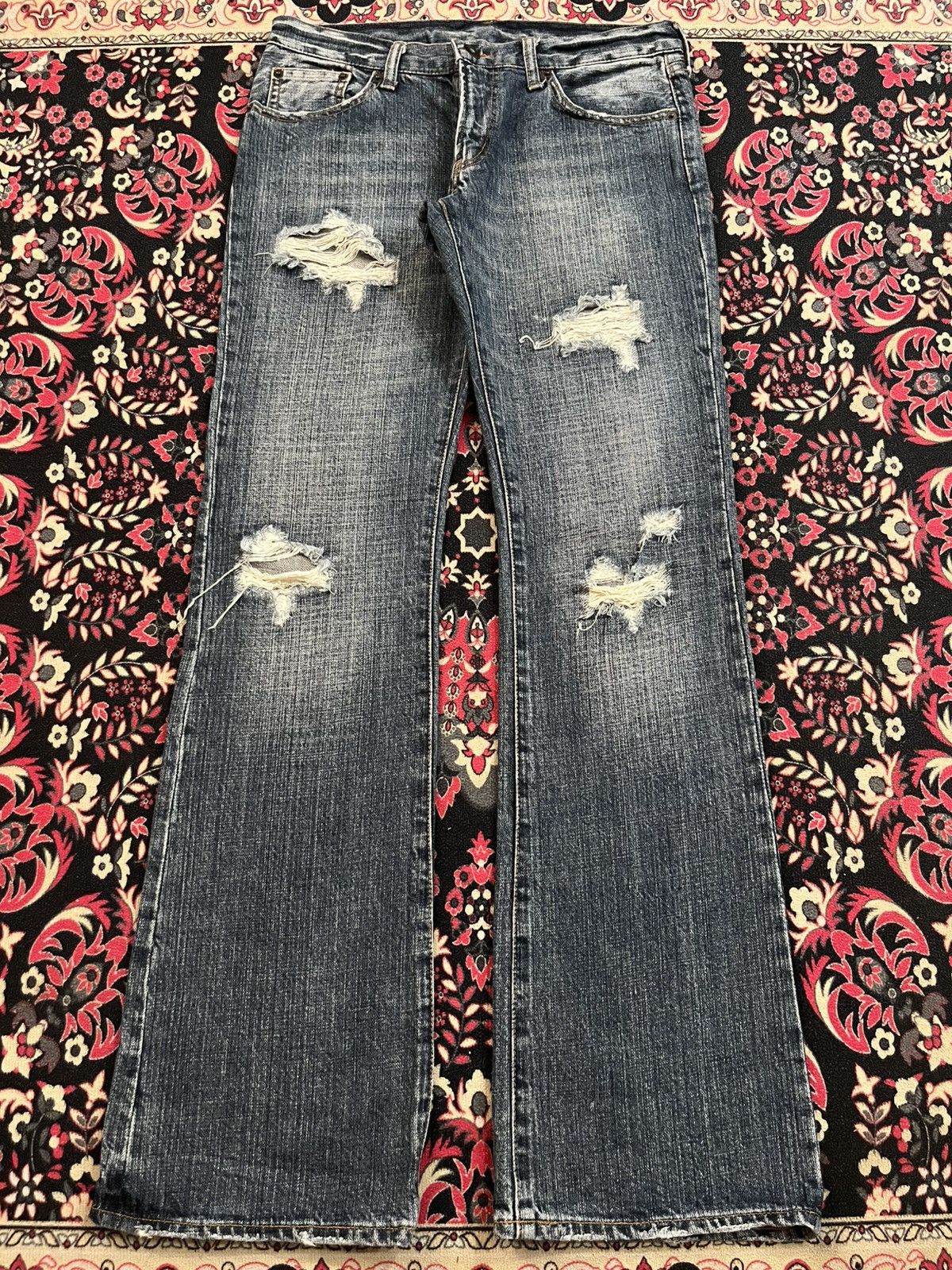 Japanese Brand Japanese Blue Washed Distress Dagger Embroidery Flare Jeans Size 30" / US 8 / IT 44 - 1 Thumbnail