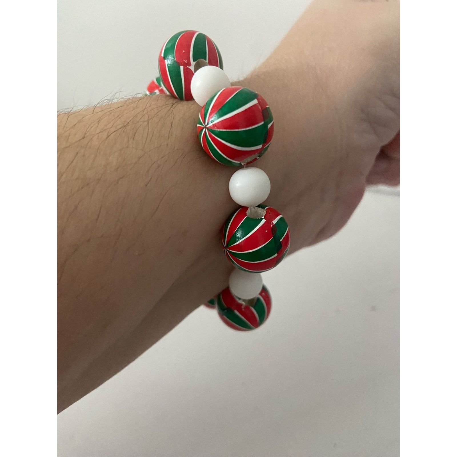 Handmade Holiday peppermint bead bracelet Size ONE SIZE - 2 Thumbnail