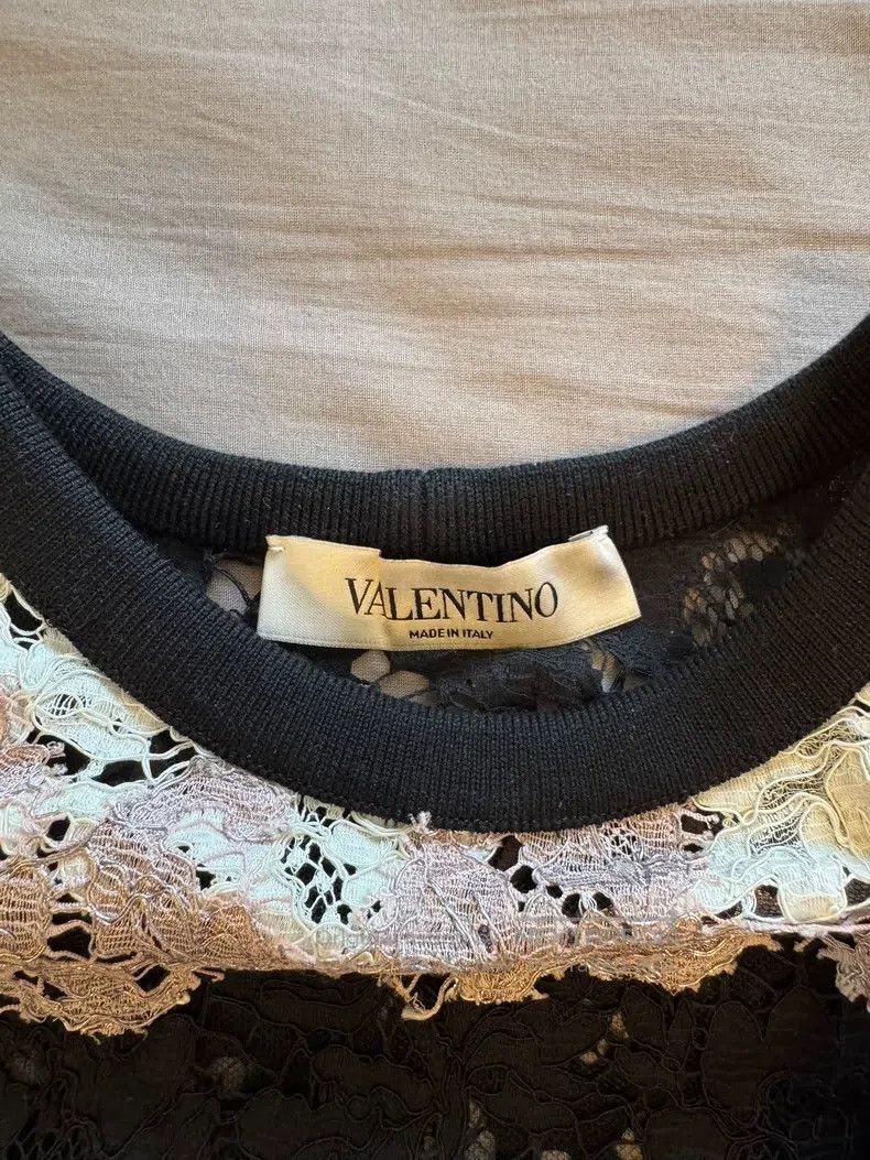 Valentino Valentino Lace top Size M / US 6-8 / IT 42-44 - 3 Thumbnail
