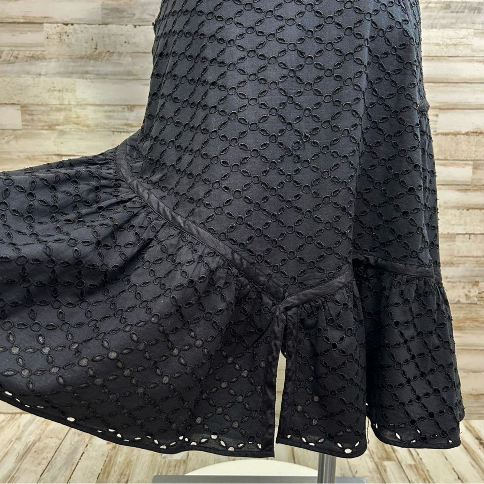 Max Mara Maxmara Weekend Eyelet Ruffle Asymmetric Skirt Size M Black Size 30" / US 8 / IT 44 - 11 Thumbnail