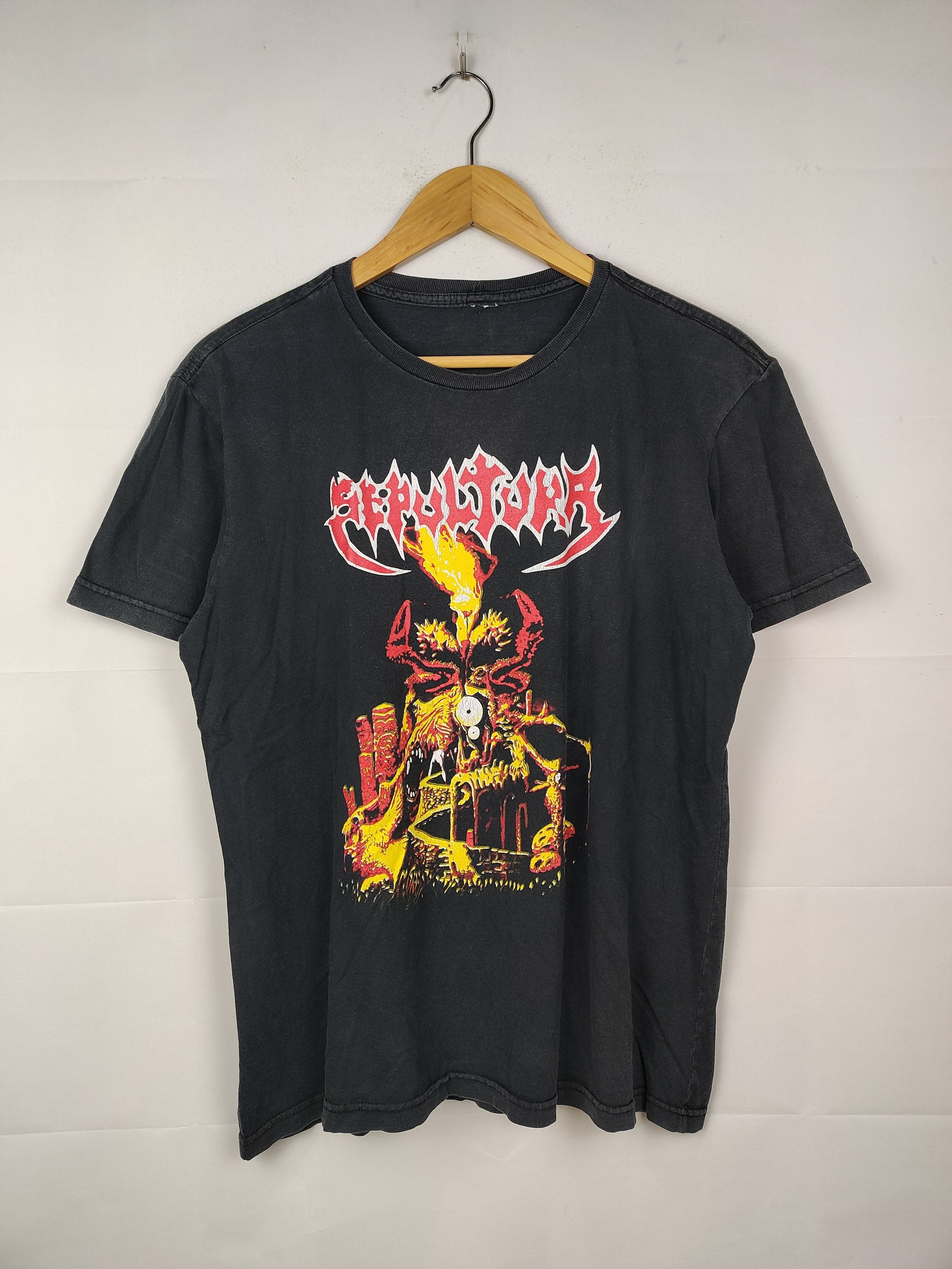 Band Tees Vintage Sepultura Band Shirt Size US L / EU 52-54 / 3 - 1 Thumbnail