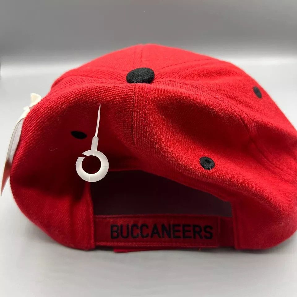 NFL Tampa Bay Buccaneers Hat Men Embroidered Logo Strap Back Size ONE SIZE - 5 Thumbnail