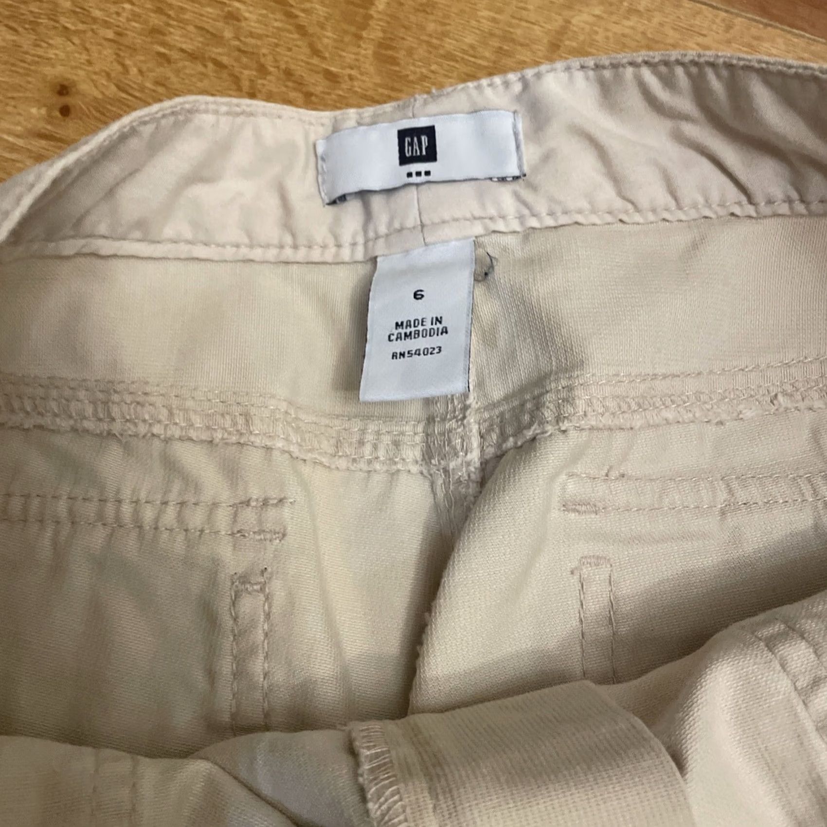 Gap VINTAGE Gap Cargo Pants Ladies 6 Beige Tan Flare Leg Low Rise Y2K Womens Pants Size 28" / US 6 / IT 42 - 4 Thumbnail