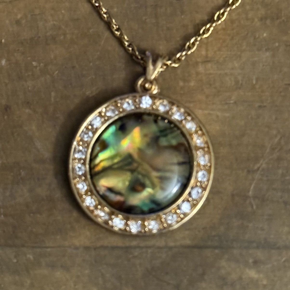 Other Avon Nina Ricci abalone pendant necklace and earrings set Size ONE SIZE - 4 Thumbnail