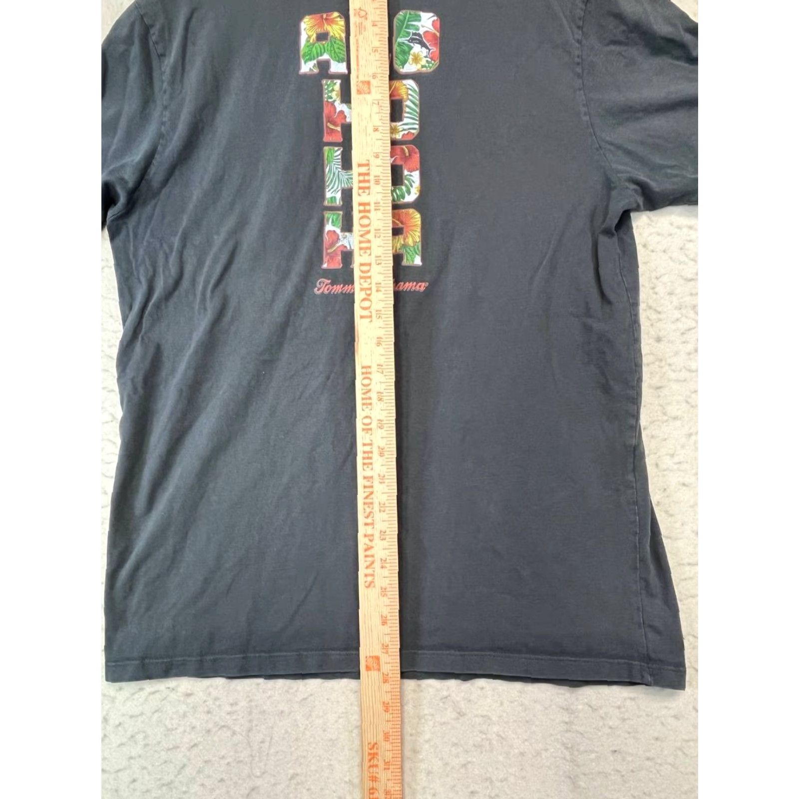 Tommy Bahama Tommy Bahama T-Shirt Men Large Gray Short Sleeve Crew Neck Graphic Print Logo All Seasons Regular Cotton Humble Ha Ho Ho? Size US L / EU 52-54 / 3 - 4 Thumbnail