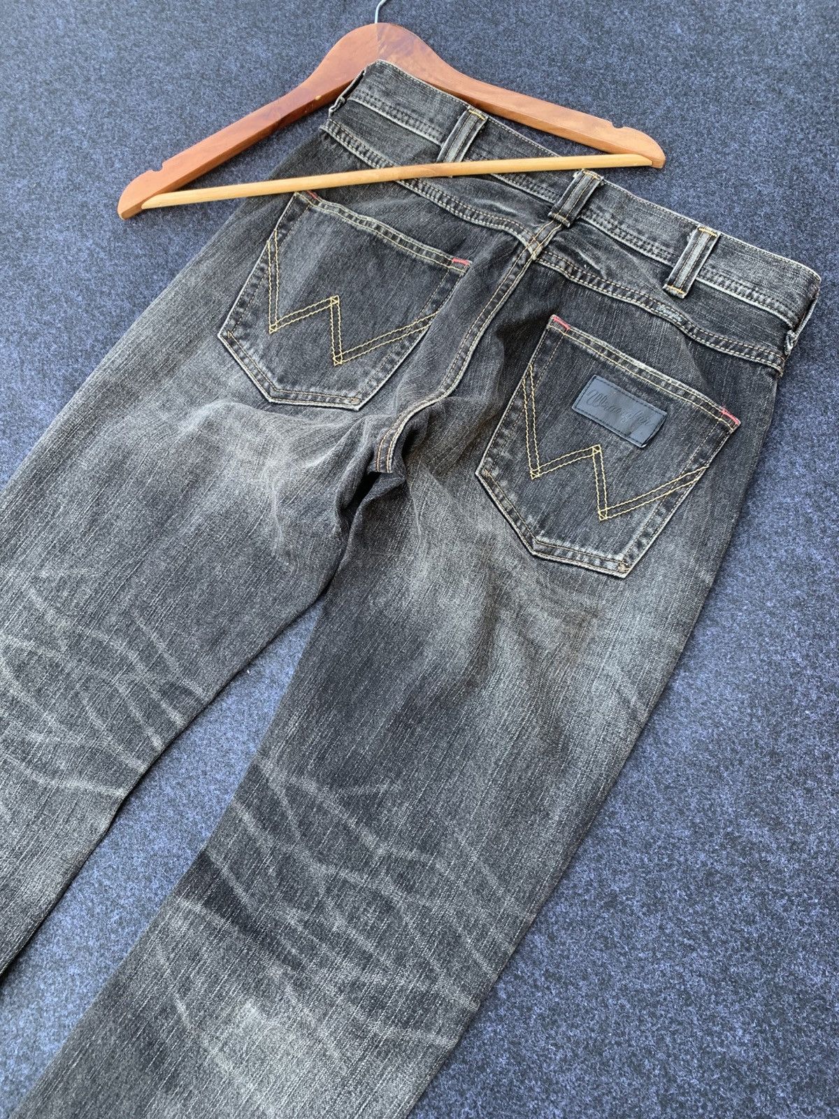 Wrangler Faded black wrangler nice design. Size US 31 - 3 Thumbnail