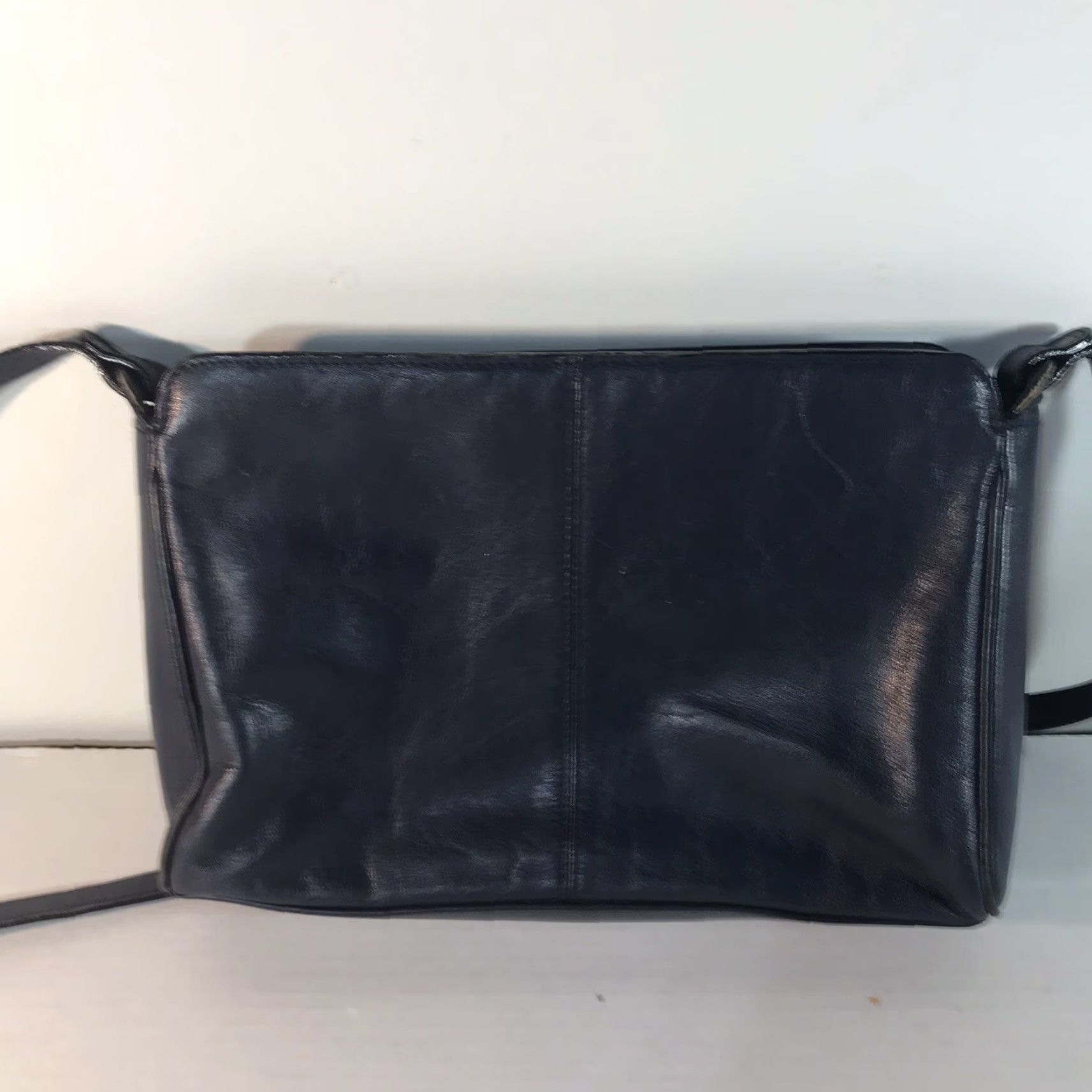 Etienne Aigner VINTAGE Etienne Aigner Navy Leather Shoulder Bag Medium Adjustable Strap Business Casual Travel Womens Size ONE SIZE - 5 Thumbnail