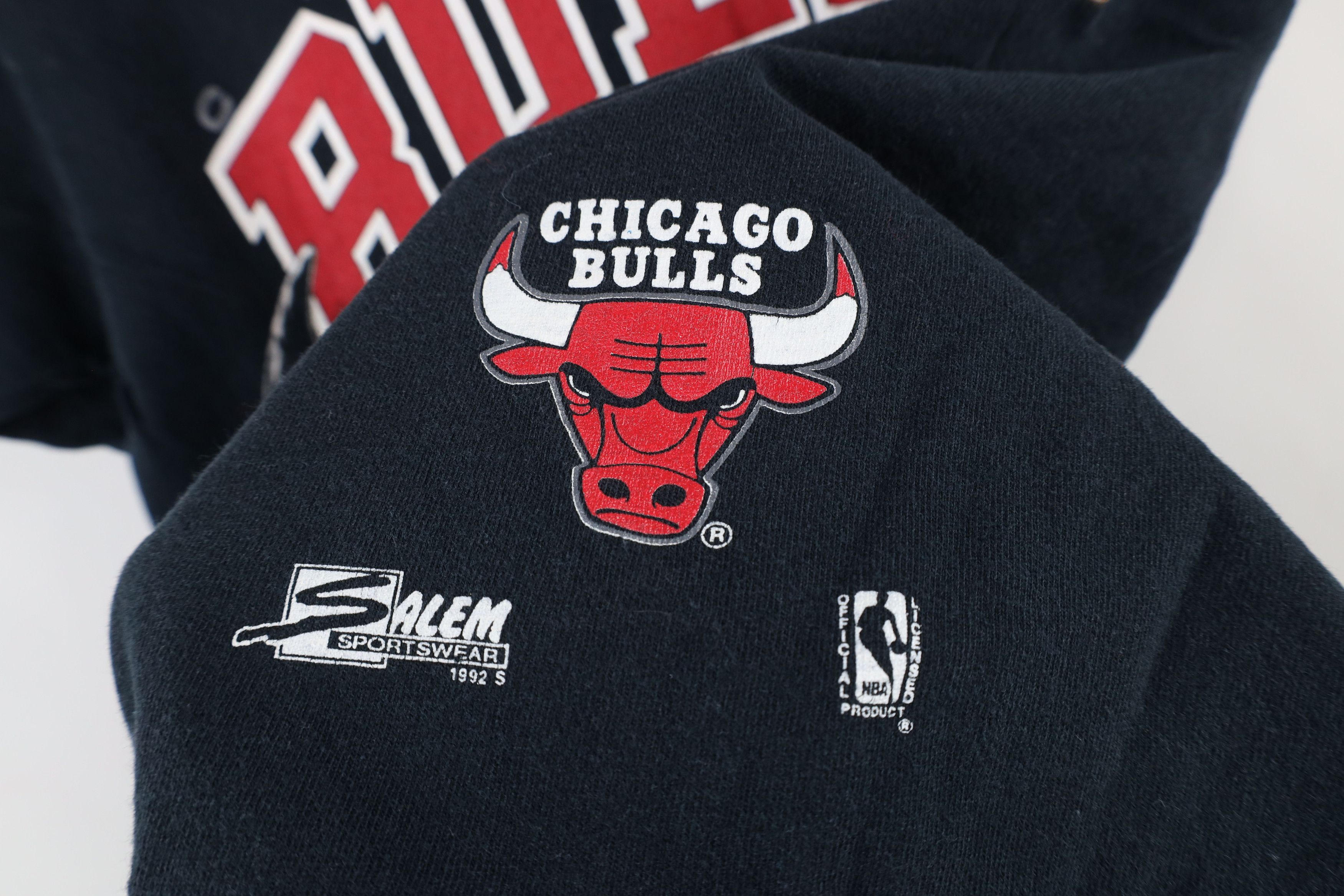 Vintage Vintage 90s Spell Out Chicago Bulls Basketball T-Shirt USA Size US S / EU 44-46 / 1 - 9 Thumbnail