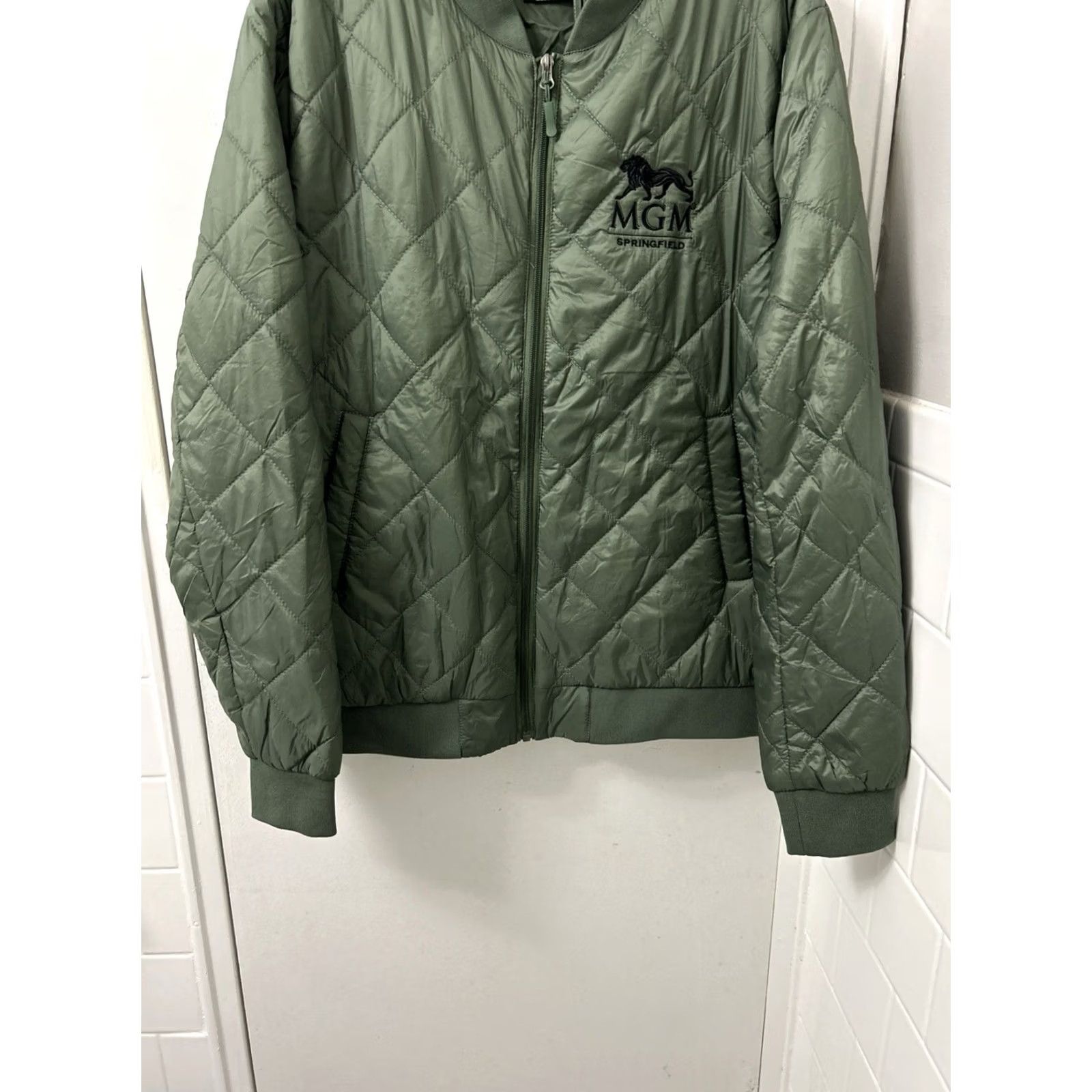 Springfield MGM Springfield Bomber Jacket Mens L Green Full Zip Nylon Puffer L/S Quilted Logo Embroidered Zipper Short Jacket Size US L / EU 52-54 / 3 - 3 Thumbnail