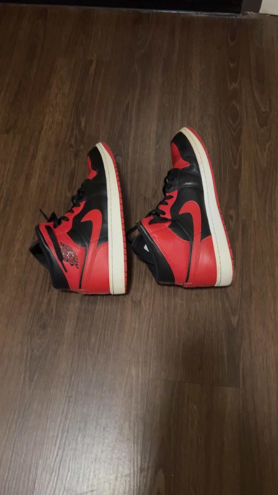 Jordan Brand jordan 1 mid banned Size US 11 / EU 44 - 3 Thumbnail