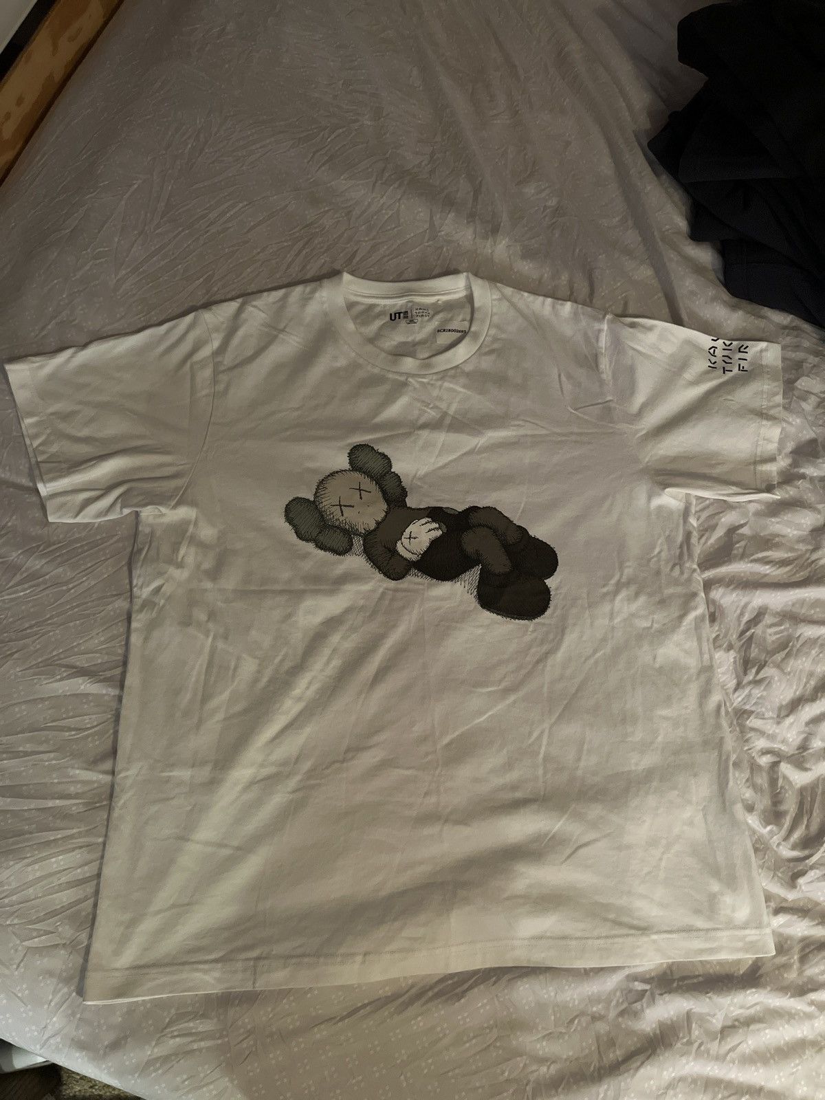 Kaws × Uniqlo Tokyo First Tee Size US XXL / EU 58 / 5 - 2 Thumbnail
