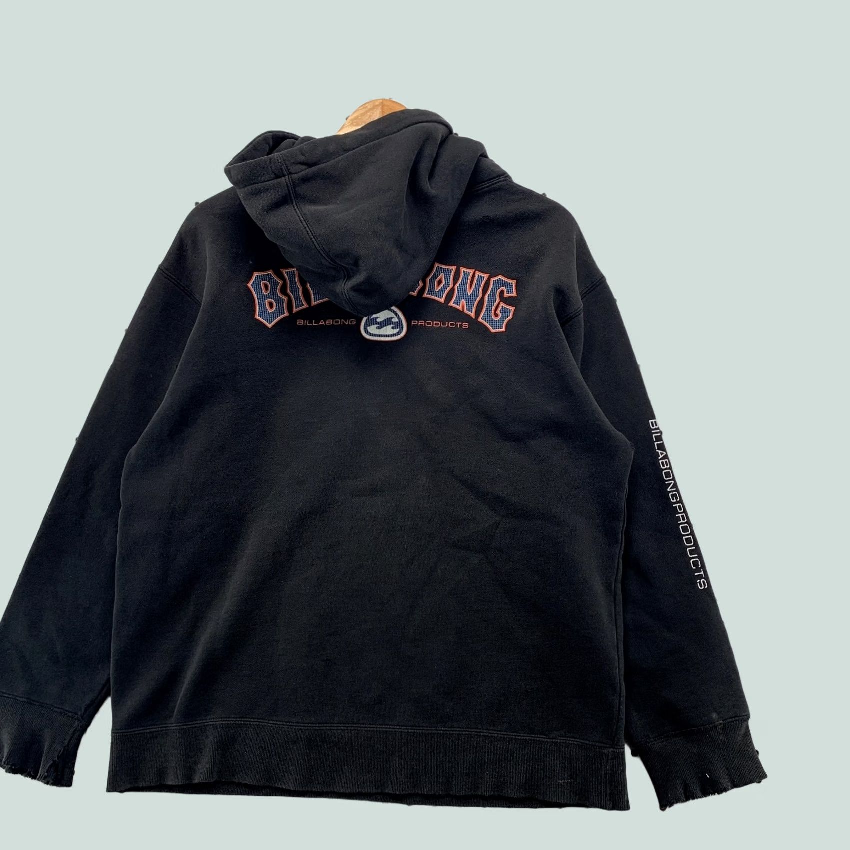 Billabong Vintage Billabong Hoodie Sweatshirt Mens Small Black Distresses Spell Out Sleeve Size US S / EU 44-46 / 1 - 1 Thumbnail
