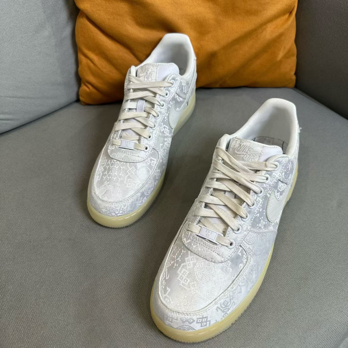 Nike Nike AIR FORCE 1 White Lowtop Sneakers 9.5 Men Size US 9.5 / EU 42-43 - 1 Thumbnail