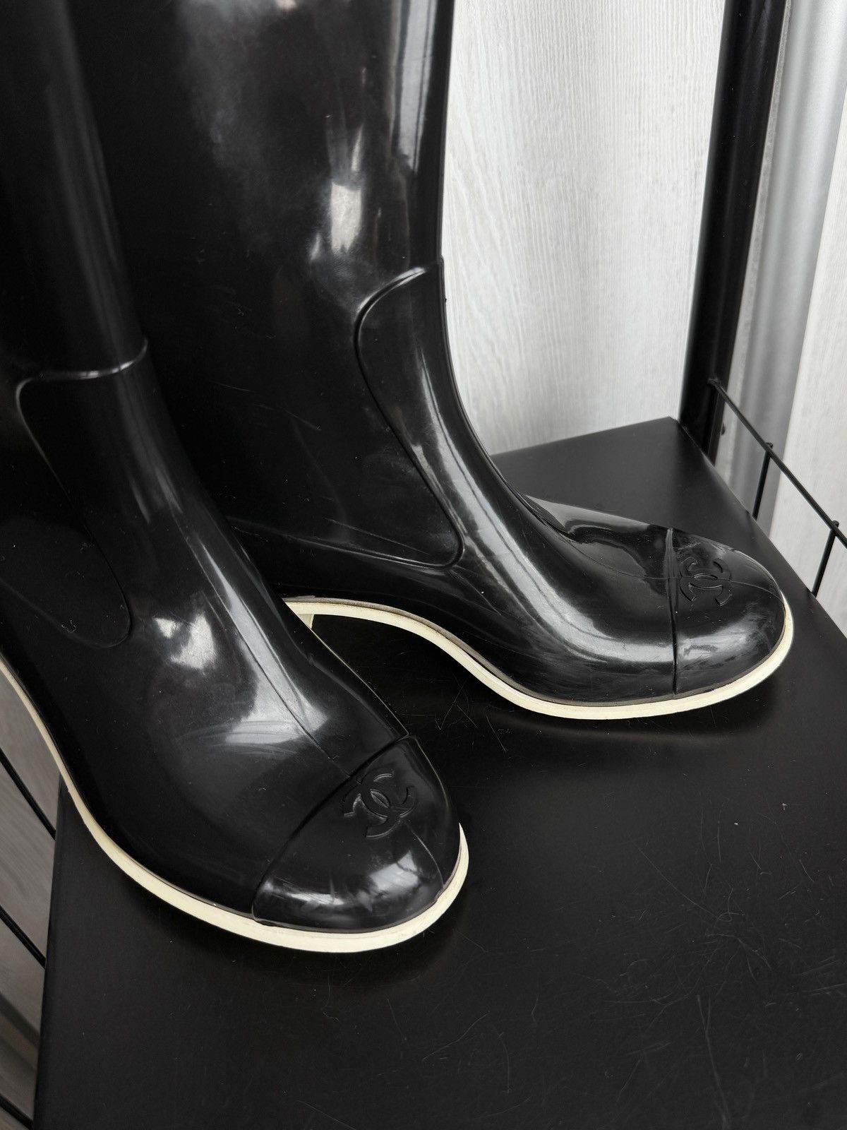 Chanel CHANEL Rubber Camellia Rain Boots Black size 37 Size US 7 / IT 37 - 19 Thumbnail