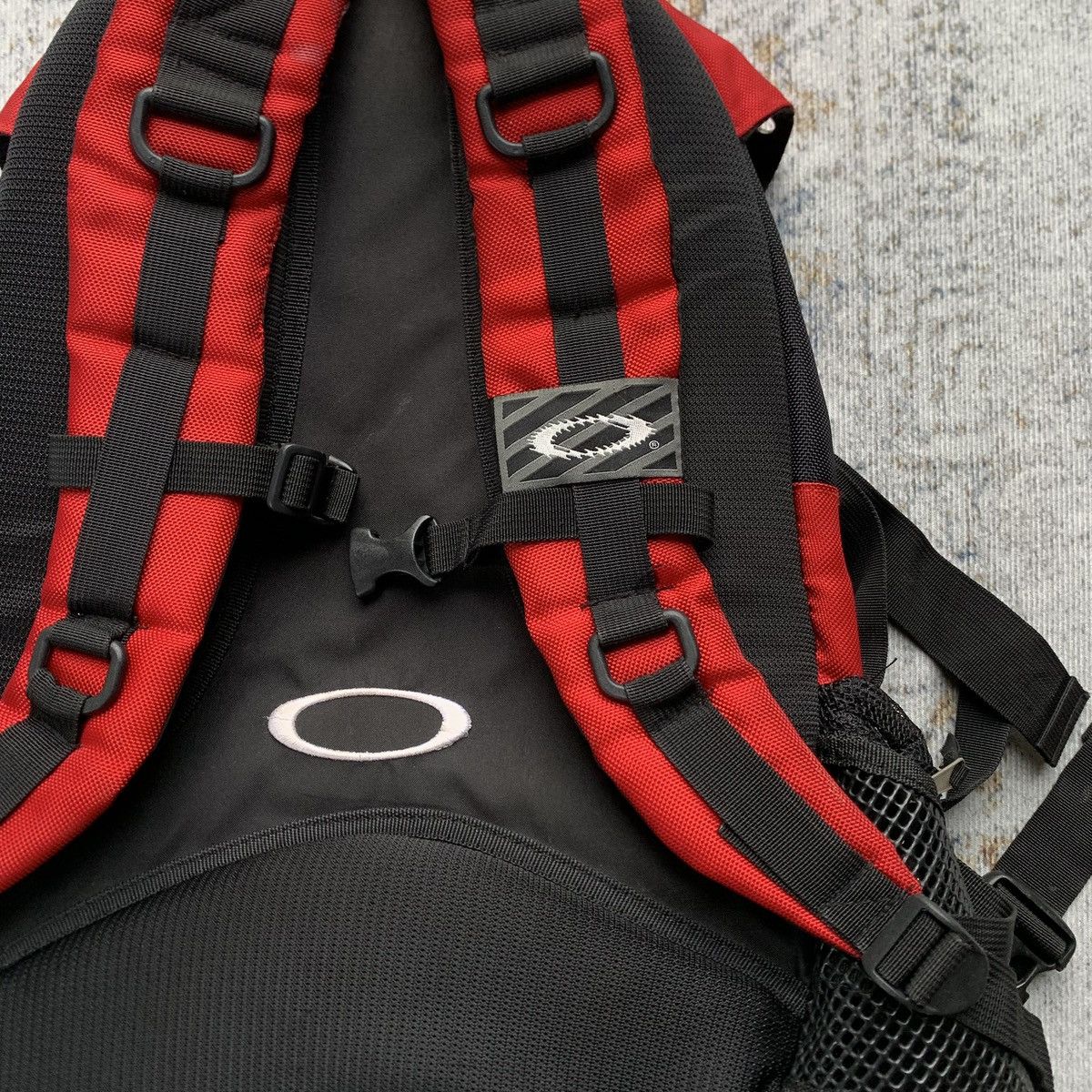 Oakley Vintage Rare Oakley Icon Backpack 1.0 Black Red - Y2K Bag Size ONE SIZE - 9 Thumbnail