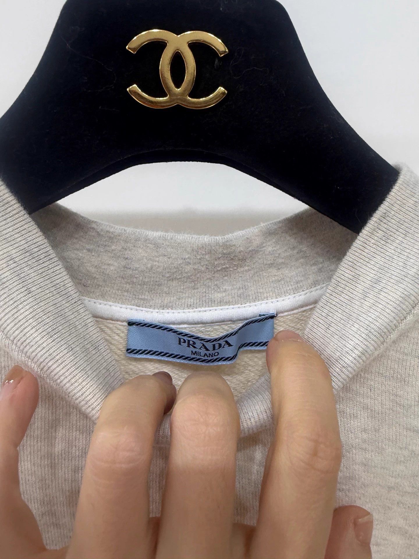 Prada Prada Oatmeal Classic Logo Hoodie XS Oversized Soft Feel Size XS / US 0-2 / IT 36-38 - 4 Thumbnail