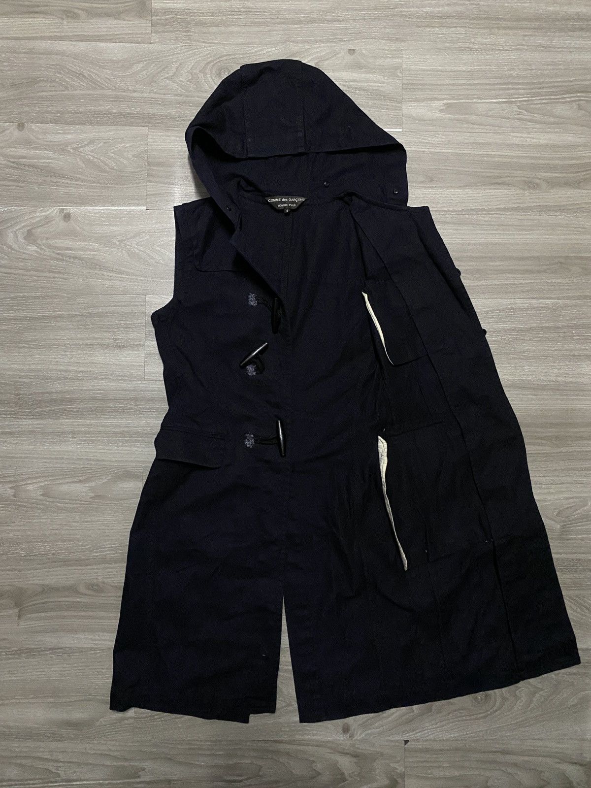 Comme des Garcons Homme Plus Comme des Garcons - 2000’s - Sleeveless Hooded Duffle Coat Size US S / EU 44-46 / 1 - 1 Thumbnail