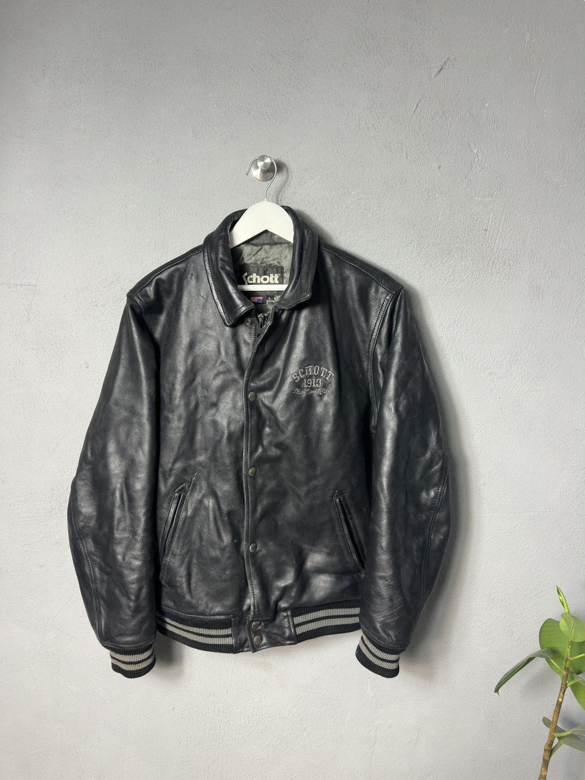 Schott NYC Black Leather Motorcycle Jacket Size LMade in USA